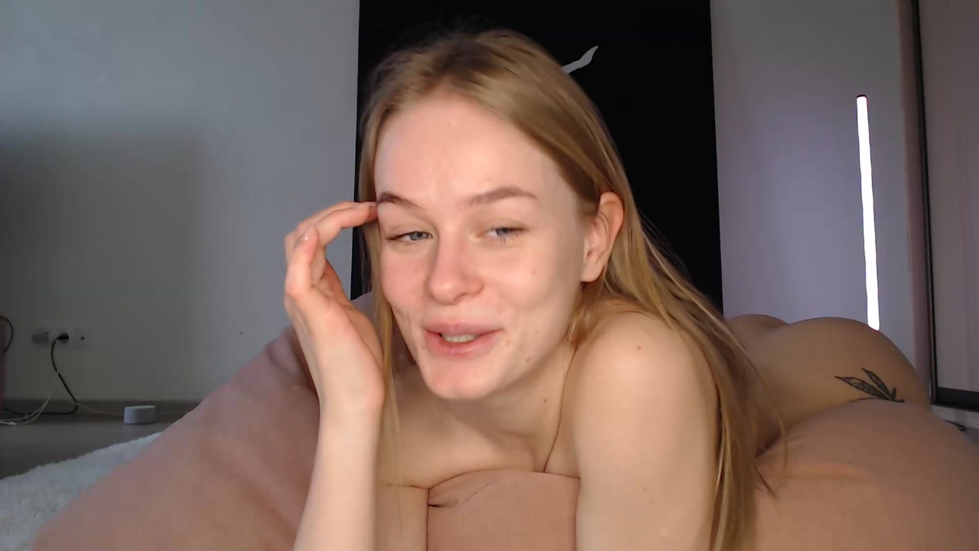 Gallery image thumbnail from Blondino4ka07's myfreecams stream on, 01/09/2025, 07:32 image 12 of 20
