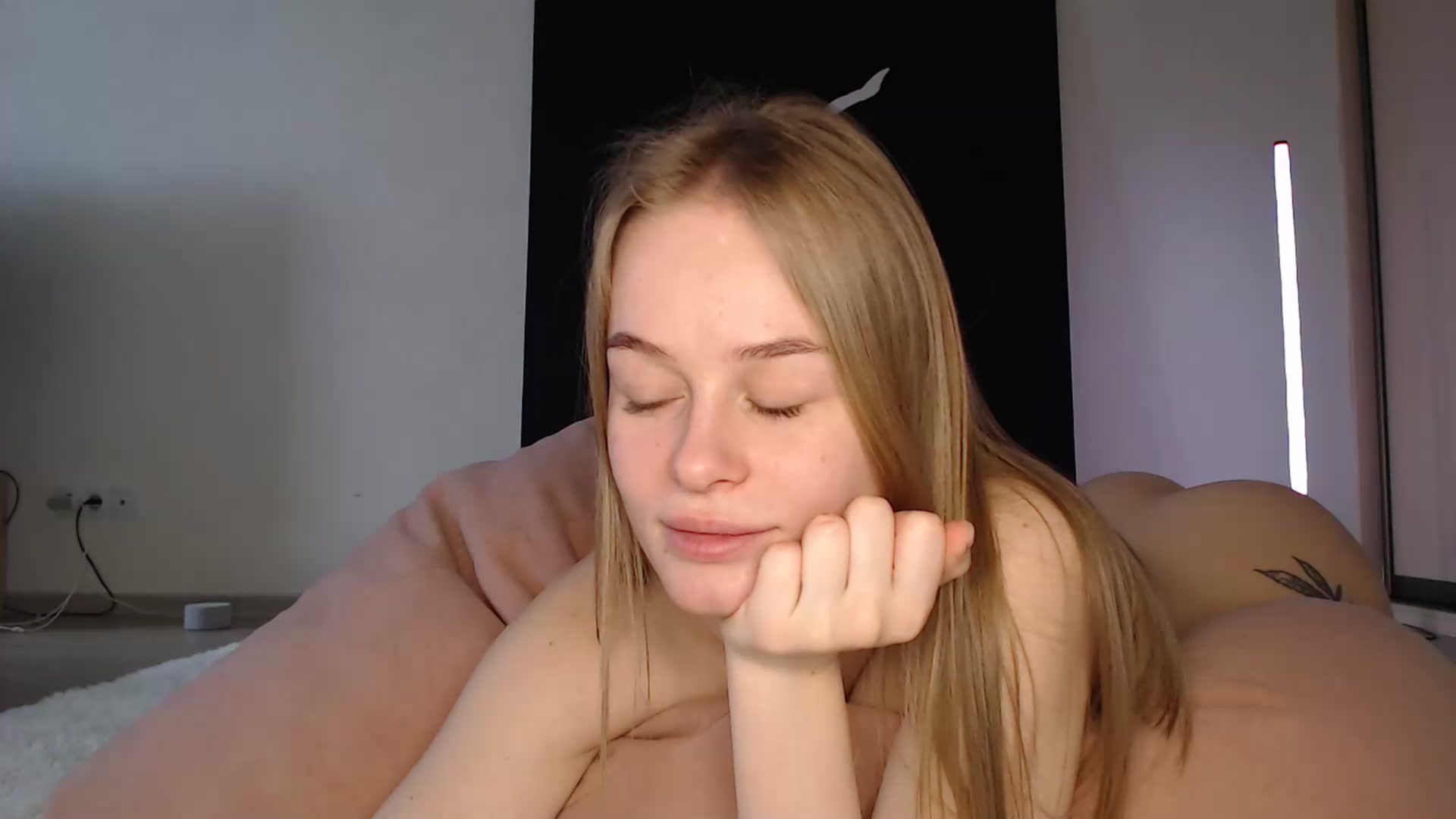 Gallery image thumbnail from Blondino4ka07's myfreecams stream on, 01/09/2025, 07:32 image 14 of 20