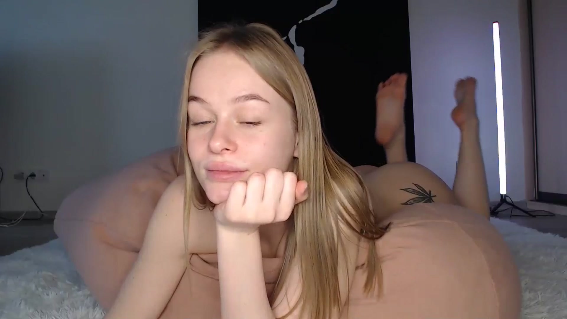 Gallery image thumbnail from Blondino4ka07's myfreecams stream on, 01/09/2025, 09:35 image 6 of 20