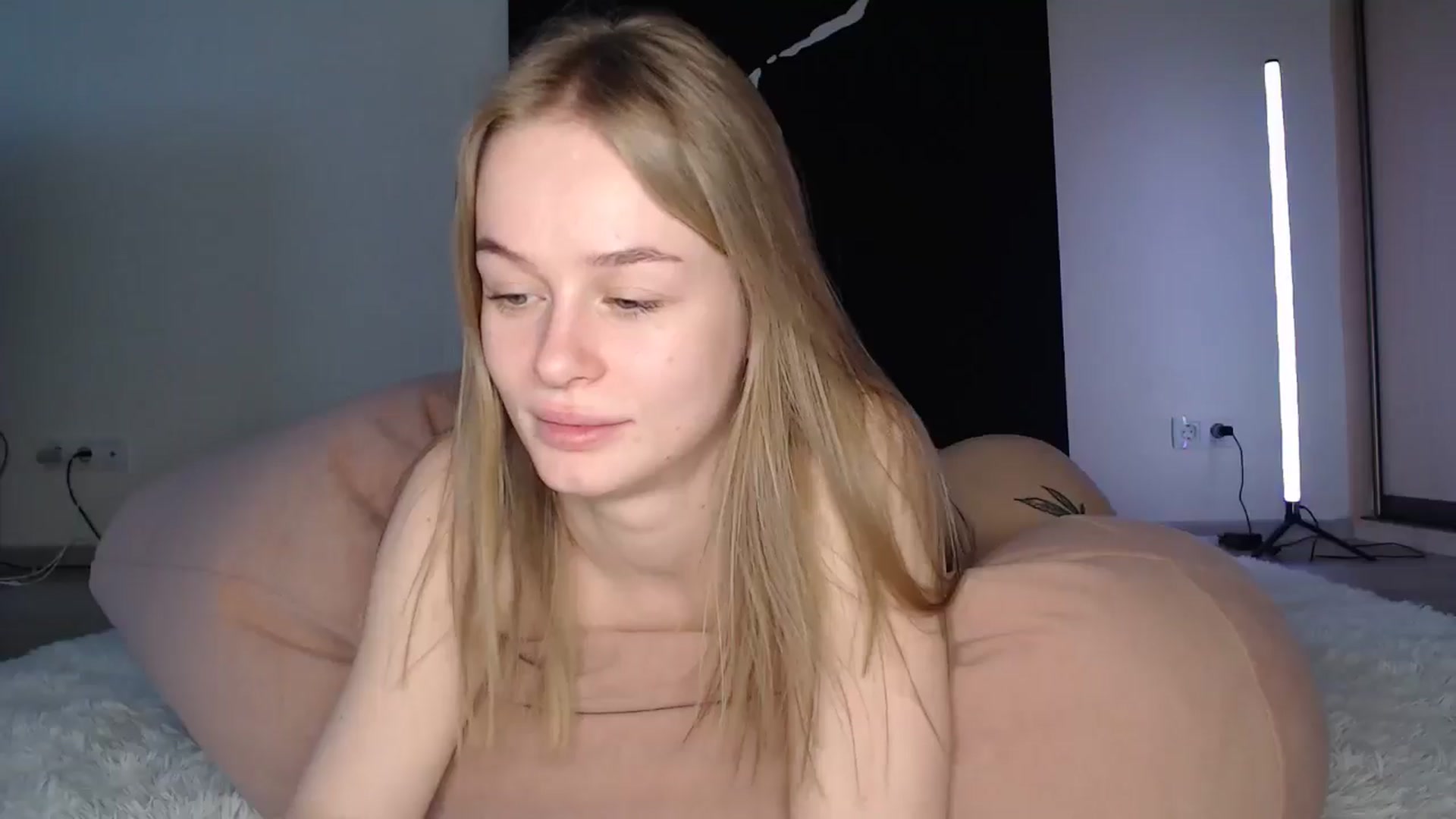 Gallery image thumbnail from Blondino4ka07's myfreecams stream on, 01/09/2025, 09:35 image 16 of 20