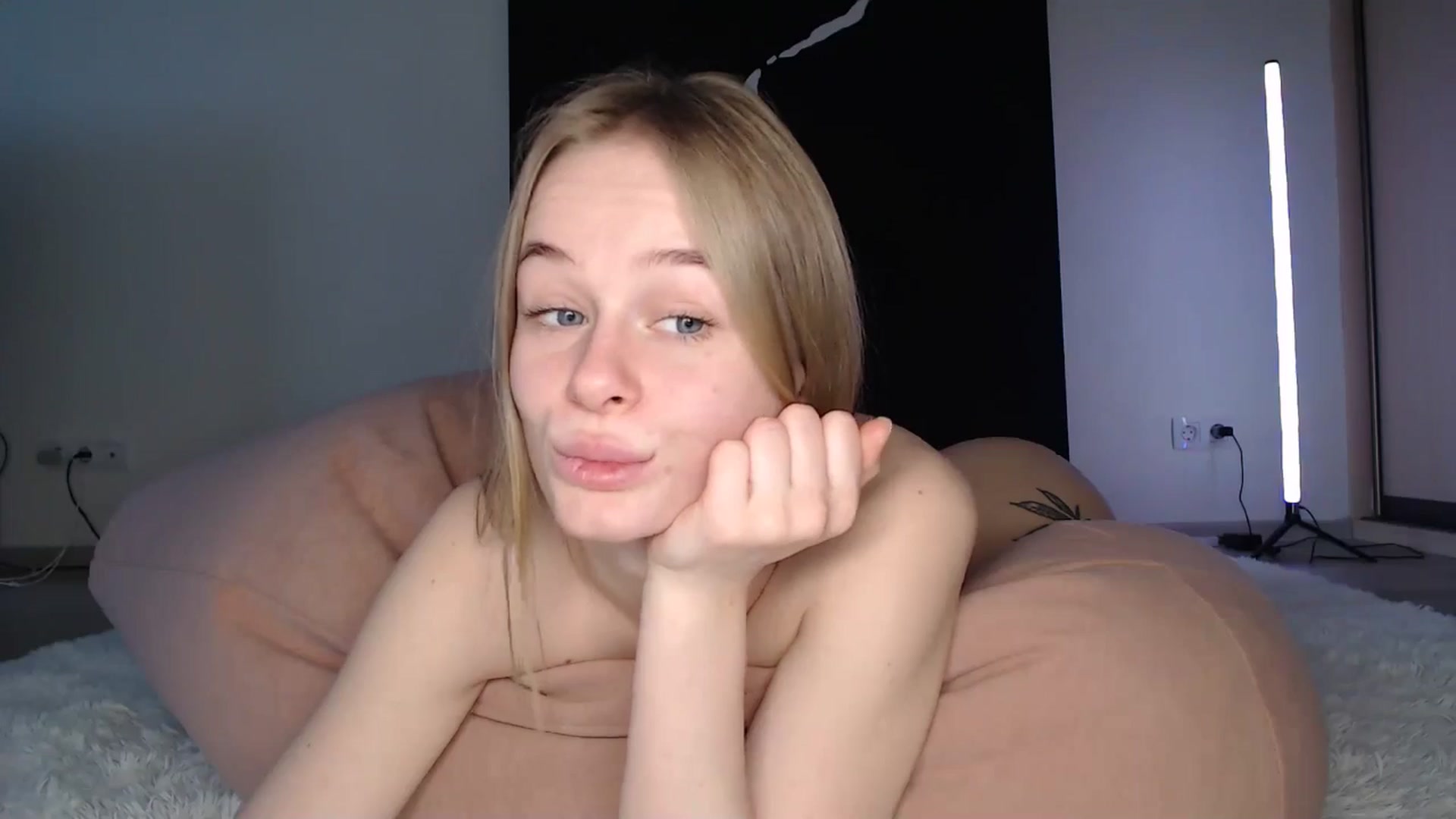 Gallery image thumbnail from Blondino4ka07's myfreecams stream on, 01/09/2025, 09:35 image 18 of 20