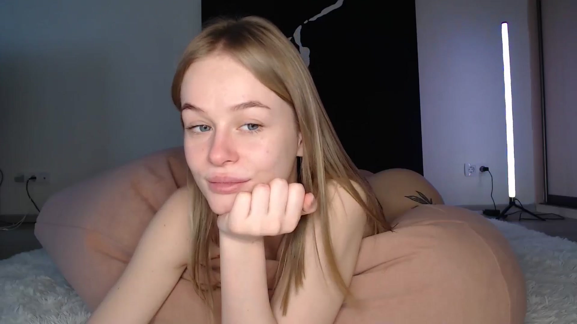 Gallery image thumbnail from Blondino4ka07's myfreecams stream on, 01/09/2025, 09:35 image 12 of 20