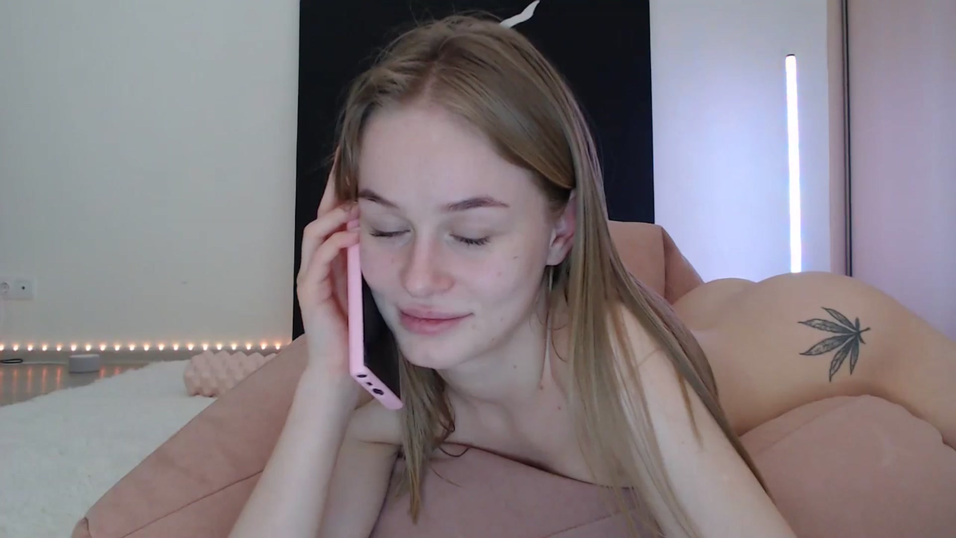 Gallery image thumbnail from Blondino4ka07's myfreecams stream on, 01/09/2025, 17:30 image 17 of 20