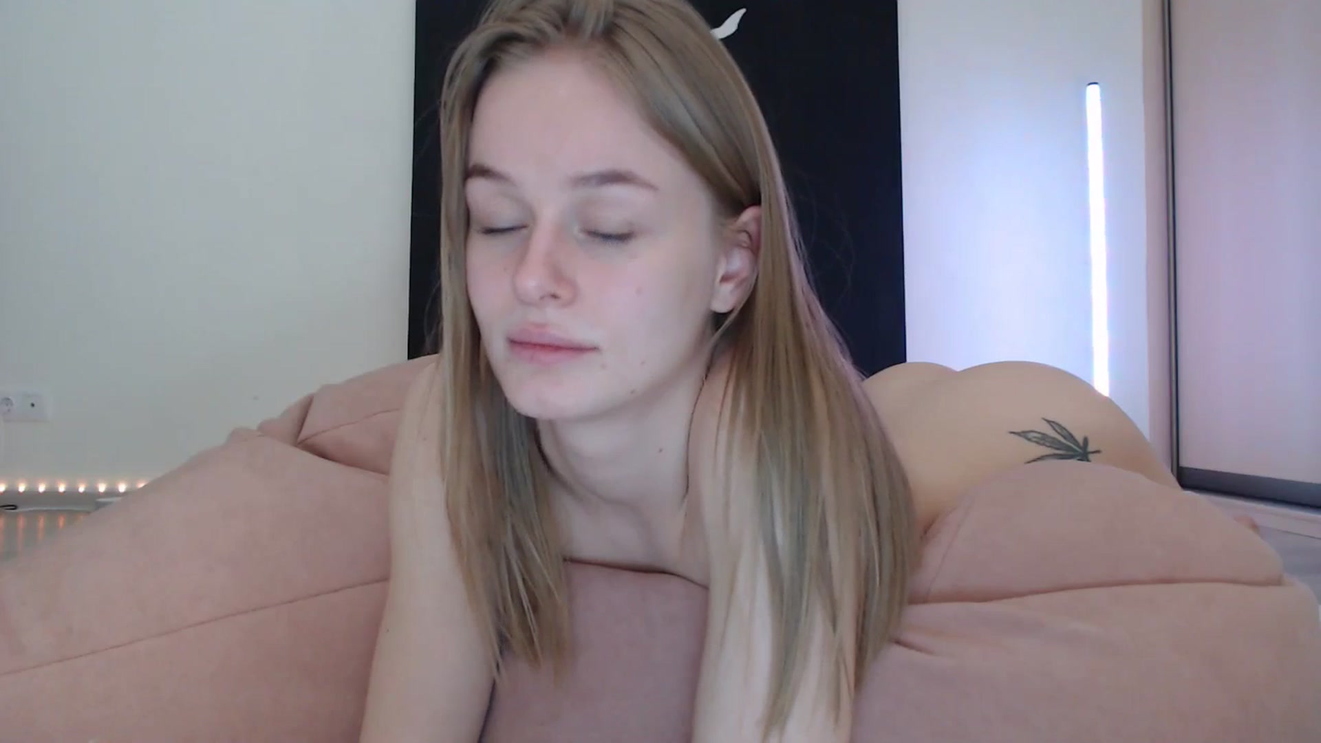 Gallery image thumbnail from Blondino4ka07's myfreecams stream on, 01/09/2025, 18:38 image 4 of 20