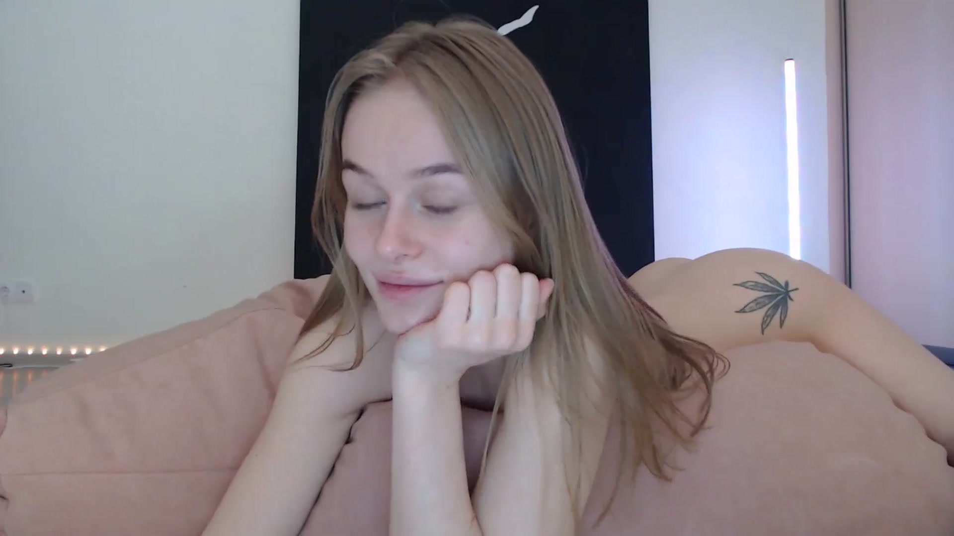 Gallery image thumbnail from Blondino4ka07's myfreecams stream on, 01/09/2025, 18:38 image 9 of 20