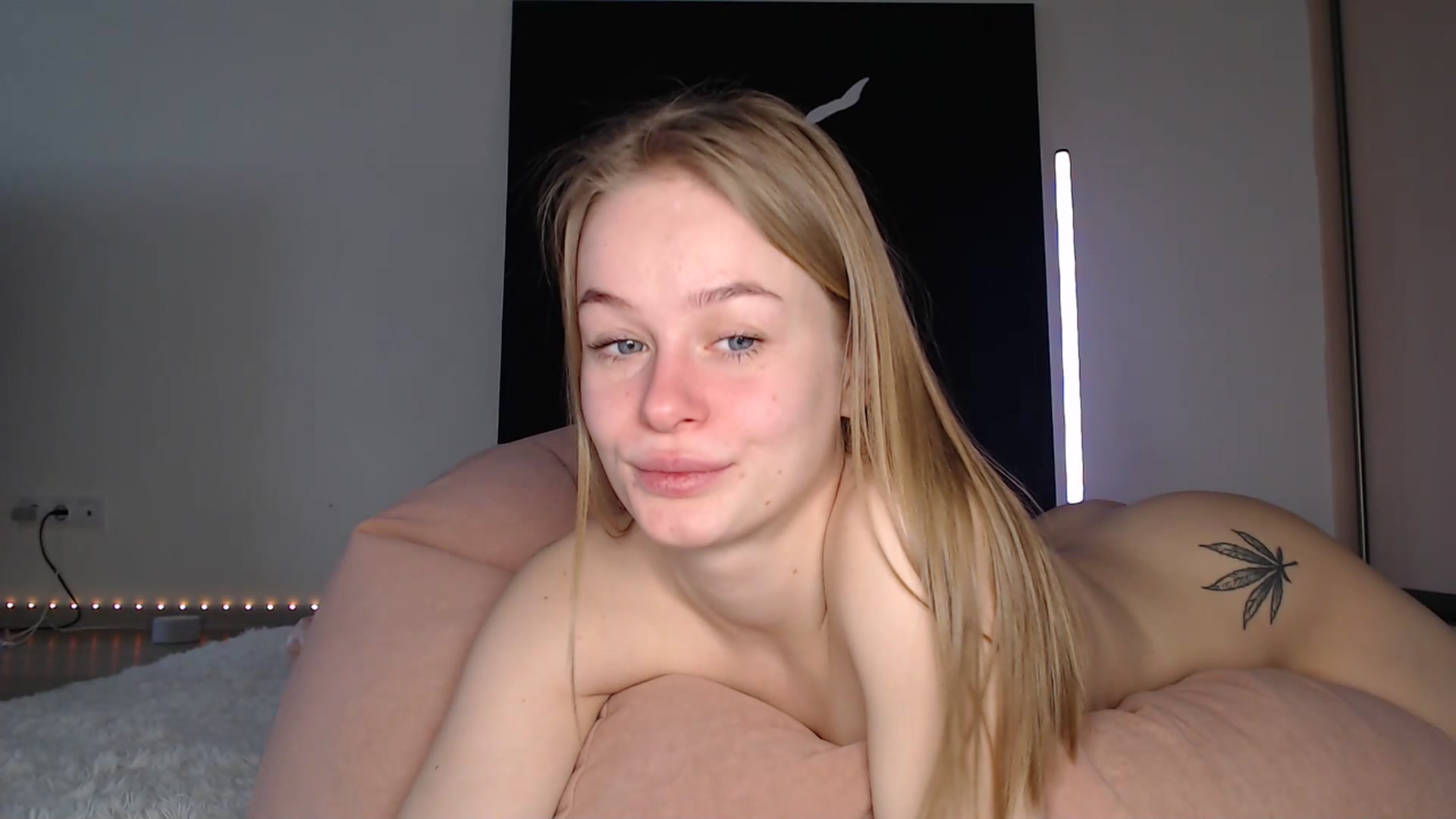 Gallery image thumbnail from Blondino4ka07's myfreecams stream on, 01/10/2025, 08:16 image 8 of 20