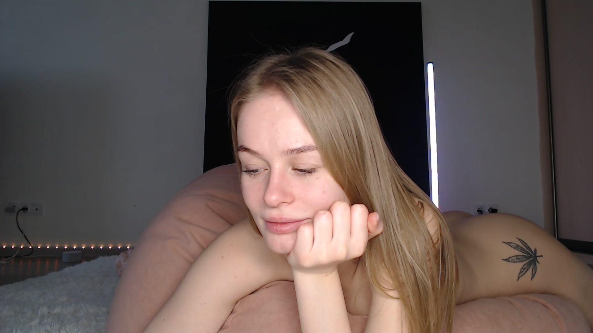 Gallery image thumbnail from Blondino4ka07's myfreecams stream on, 01/10/2025, 08:37 image 15 of 20