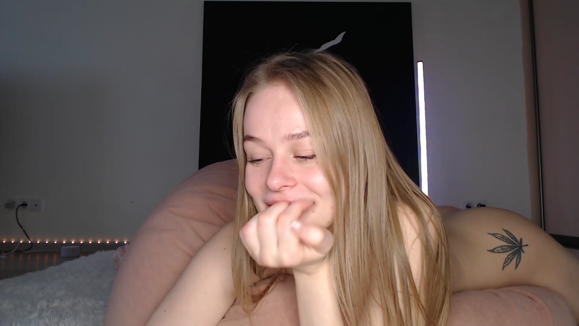 Gallery image thumbnail from Blondino4ka07's myfreecams stream on, 01/10/2025, 08:37 image 8 of 20