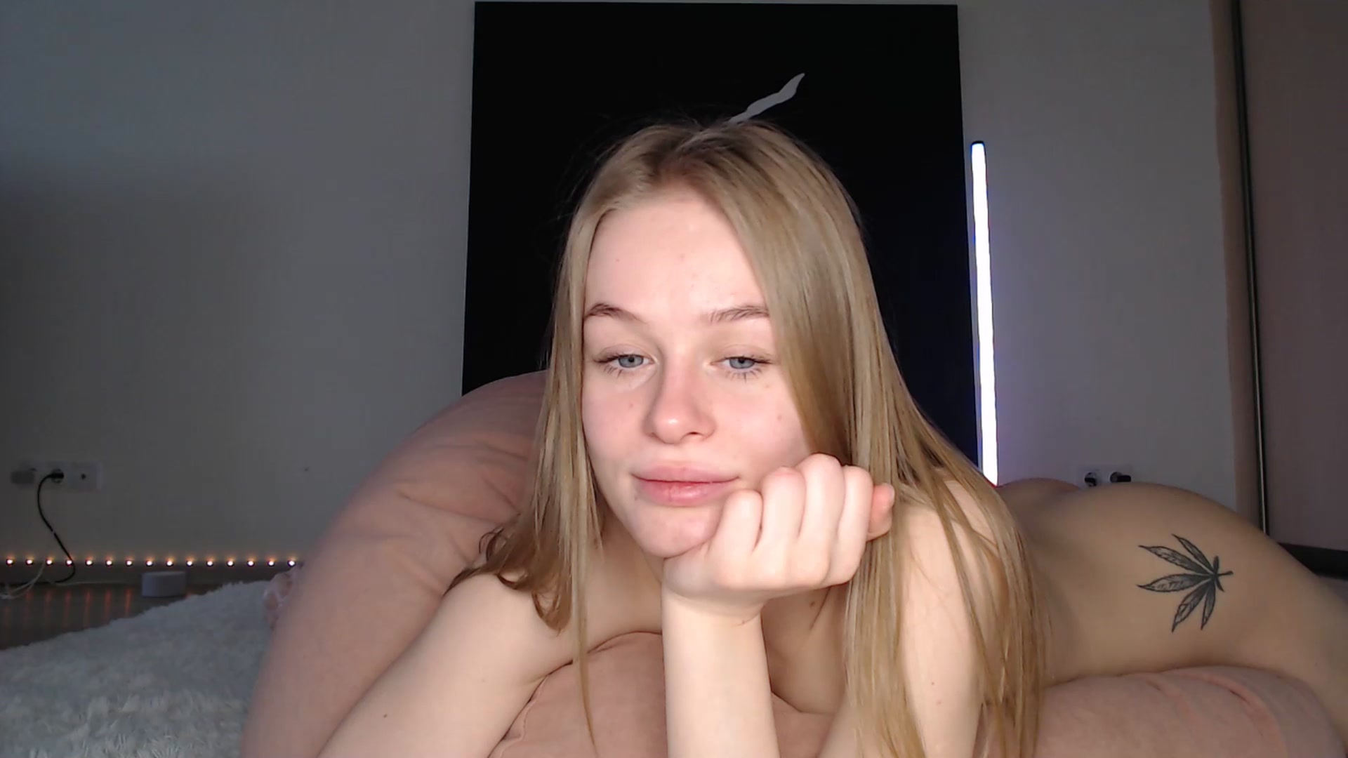 Gallery image thumbnail from Blondino4ka07's myfreecams stream on, 01/10/2025, 08:37 image 12 of 20