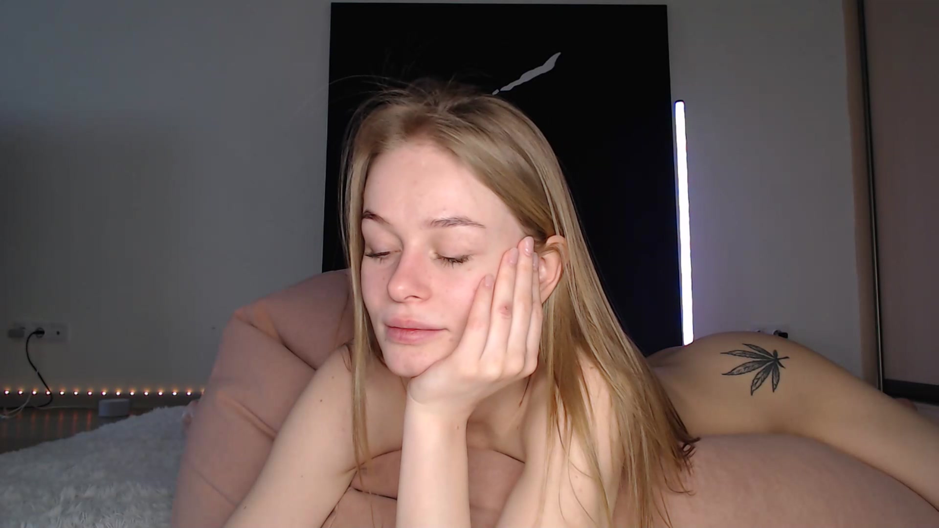 Gallery image thumbnail from Blondino4ka07's myfreecams stream on, 01/10/2025, 08:57 image 9 of 20