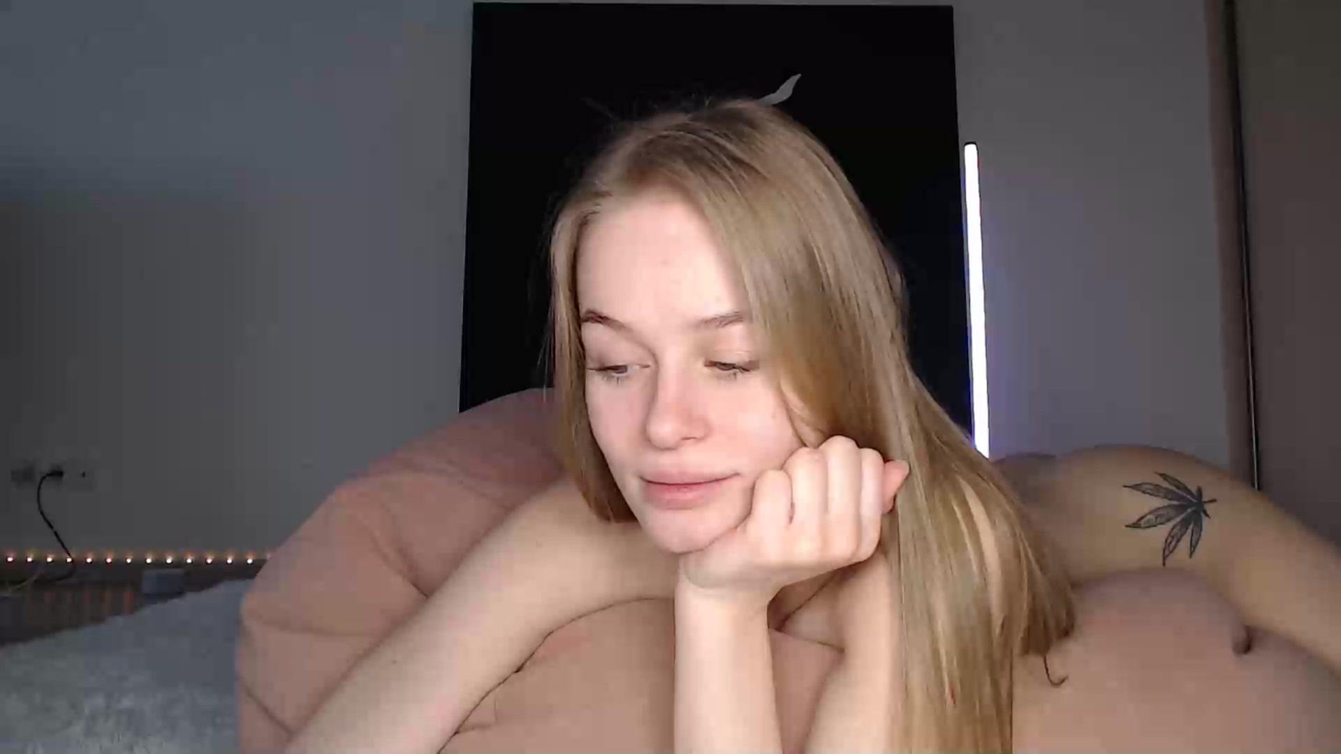 Gallery image thumbnail from Blondino4ka07's myfreecams stream on, 01/10/2025, 08:57 image 18 of 20