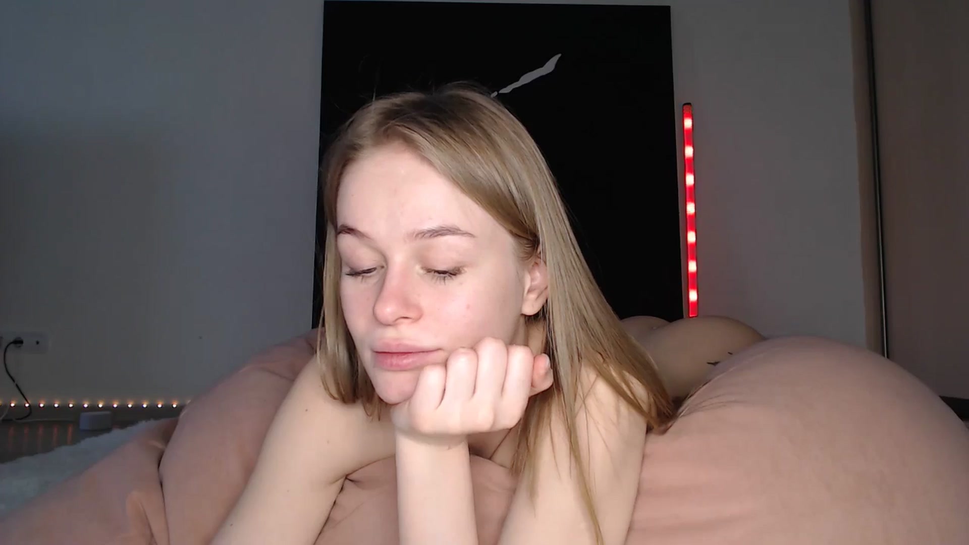Gallery image thumbnail from Blondino4ka07's myfreecams stream on, 01/10/2025, 10:13 image 6 of 20
