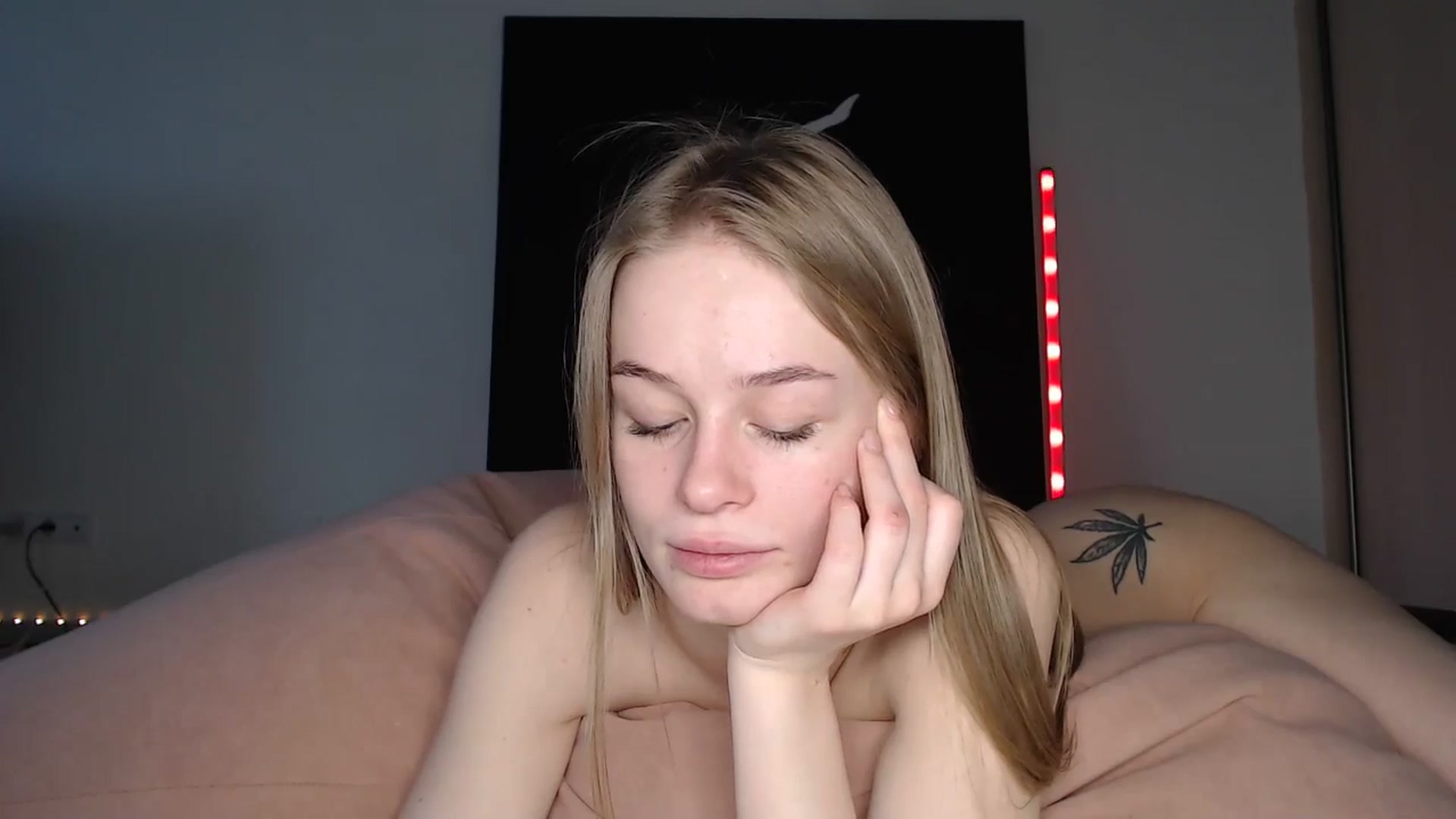 Gallery image thumbnail from Blondino4ka07's myfreecams stream on, 01/10/2025, 10:13 image 20 of 20