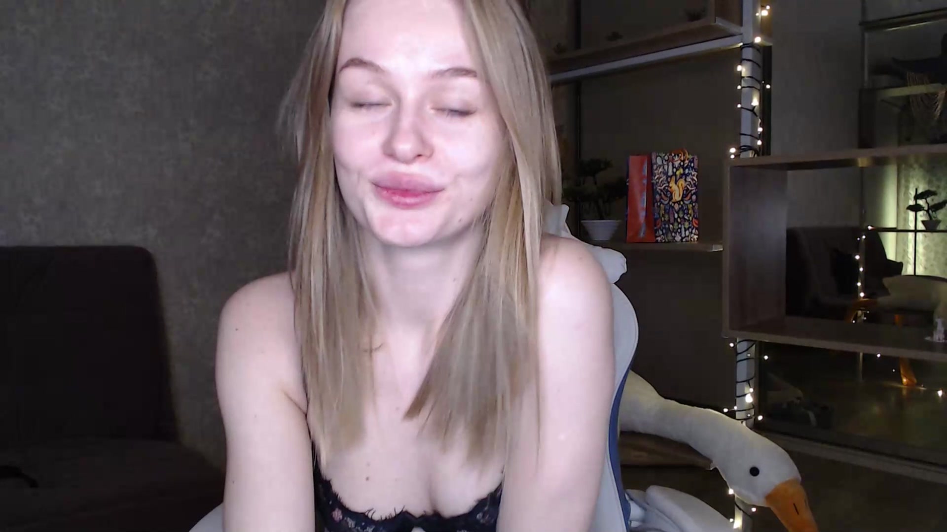 Gallery image thumbnail from Blondino4ka07's myfreecams stream on, 01/18/2025, 18:02 image 8 of 20