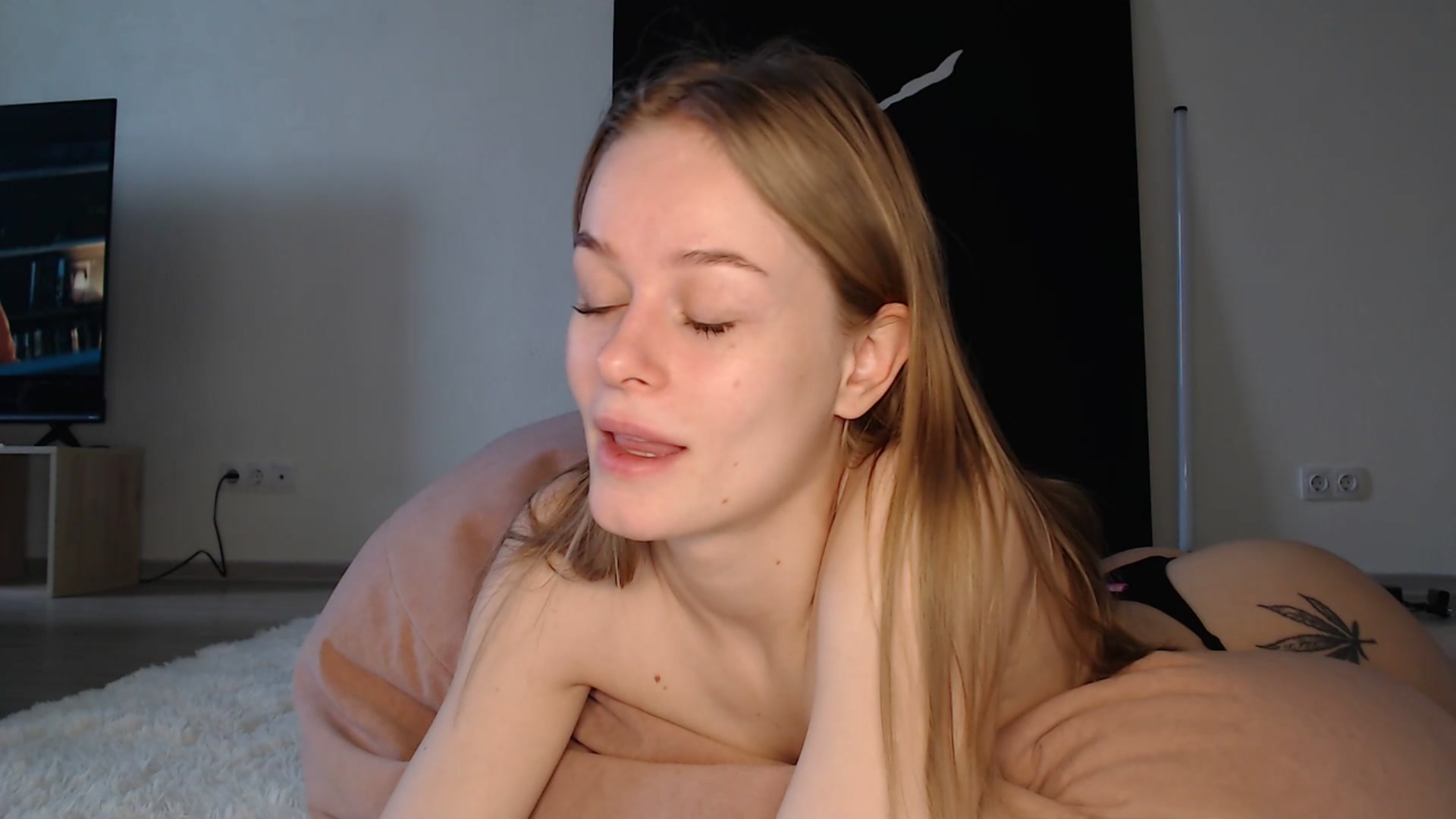Gallery image thumbnail from Blondino4ka07's myfreecams stream on, 01/20/2025, 06:28 image 12 of 20