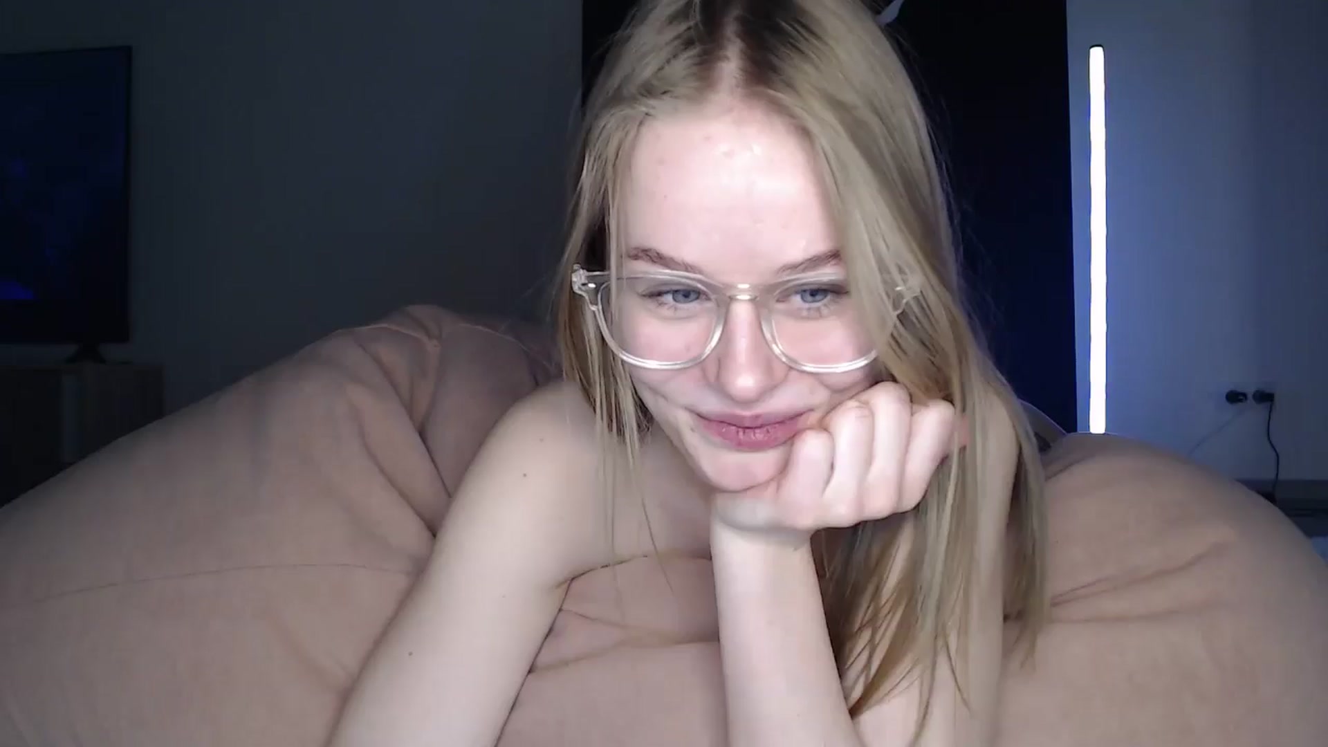 Gallery image thumbnail from Blondino4ka07's myfreecams stream on, 01/20/2025, 19:12 image 10 of 20