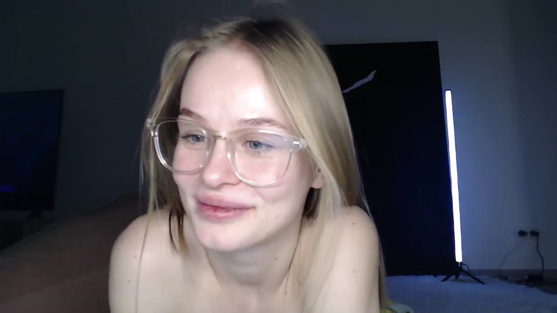 Gallery image thumbnail from Blondino4ka07's myfreecams stream on, 01/20/2025, 19:12 image 14 of 20
