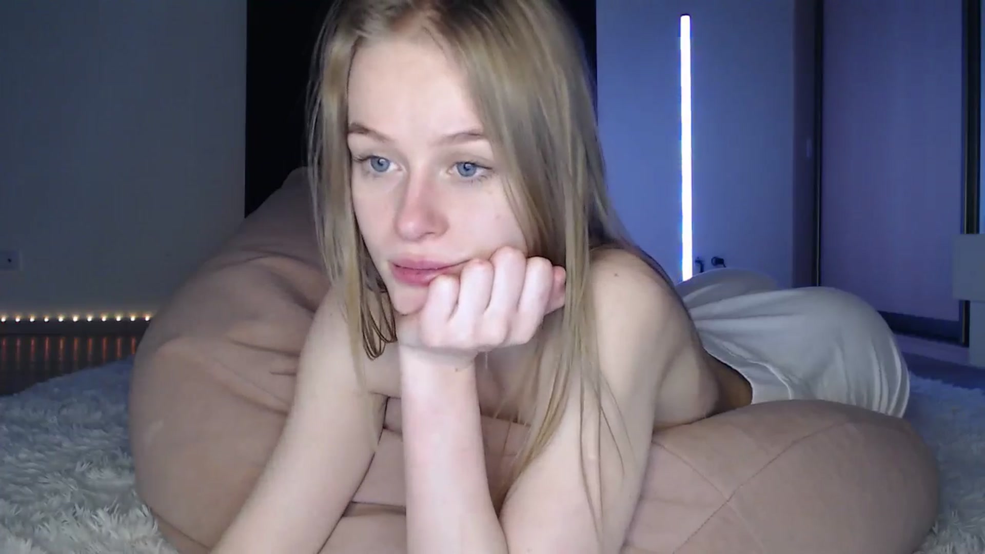 Gallery image thumbnail from Blondino4ka07's myfreecams stream on, 01/26/2025, 20:39 image 10 of 20