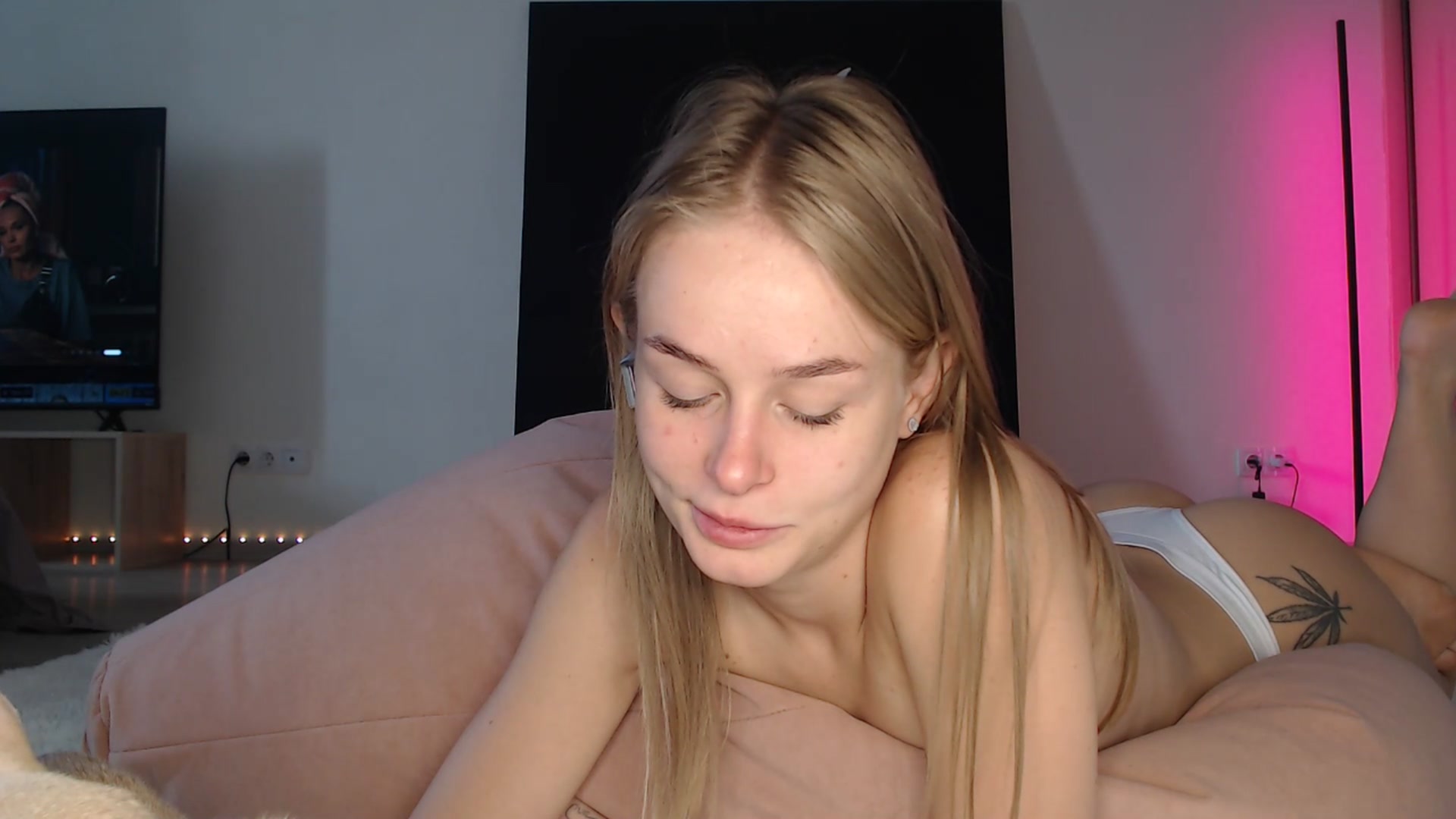 Gallery image thumbnail from Blondino4ka07's myfreecams stream on, 02/27/2025, 05:51 image 5 of 20