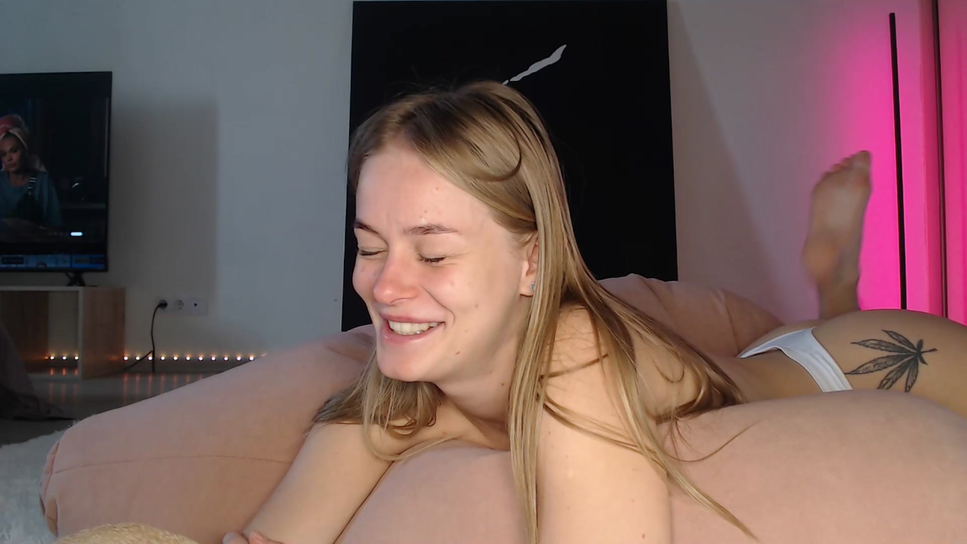 Gallery image thumbnail from Blondino4ka07's myfreecams stream on, 02/27/2025, 05:51 image 17 of 20