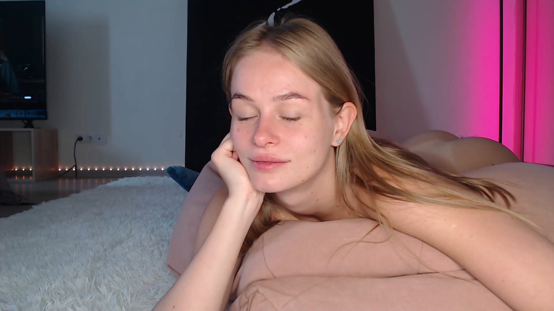 Gallery image thumbnail from Blondino4ka07's myfreecams stream on, 02/27/2025, 07:17 image 15 of 20