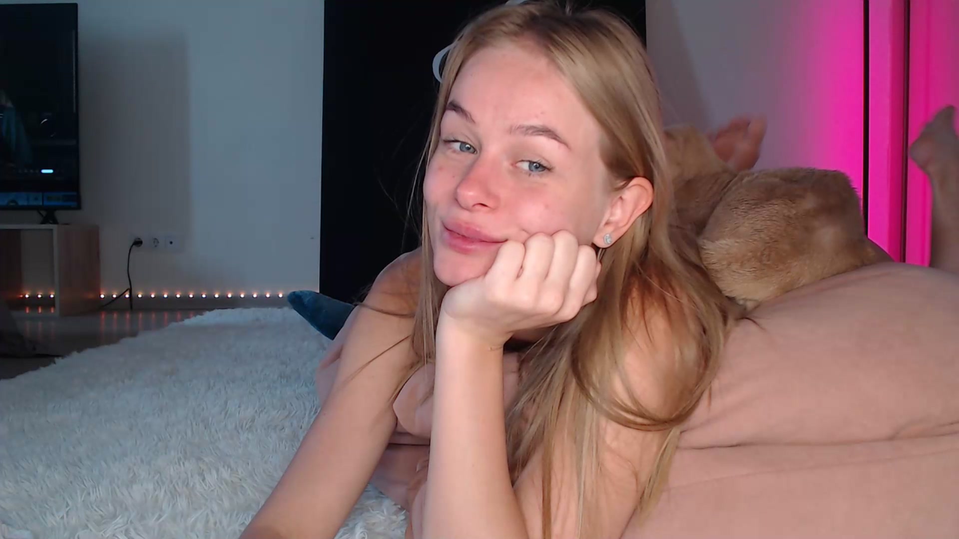 Gallery image thumbnail from Blondino4ka07's myfreecams stream on, 02/27/2025, 07:17 image 4 of 20