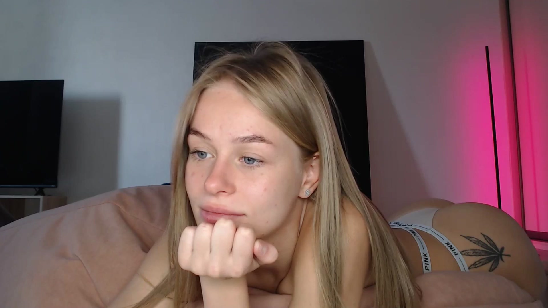 Gallery image thumbnail from Blondino4ka07's myfreecams stream on, 02/28/2025, 05:32 image 19 of 20