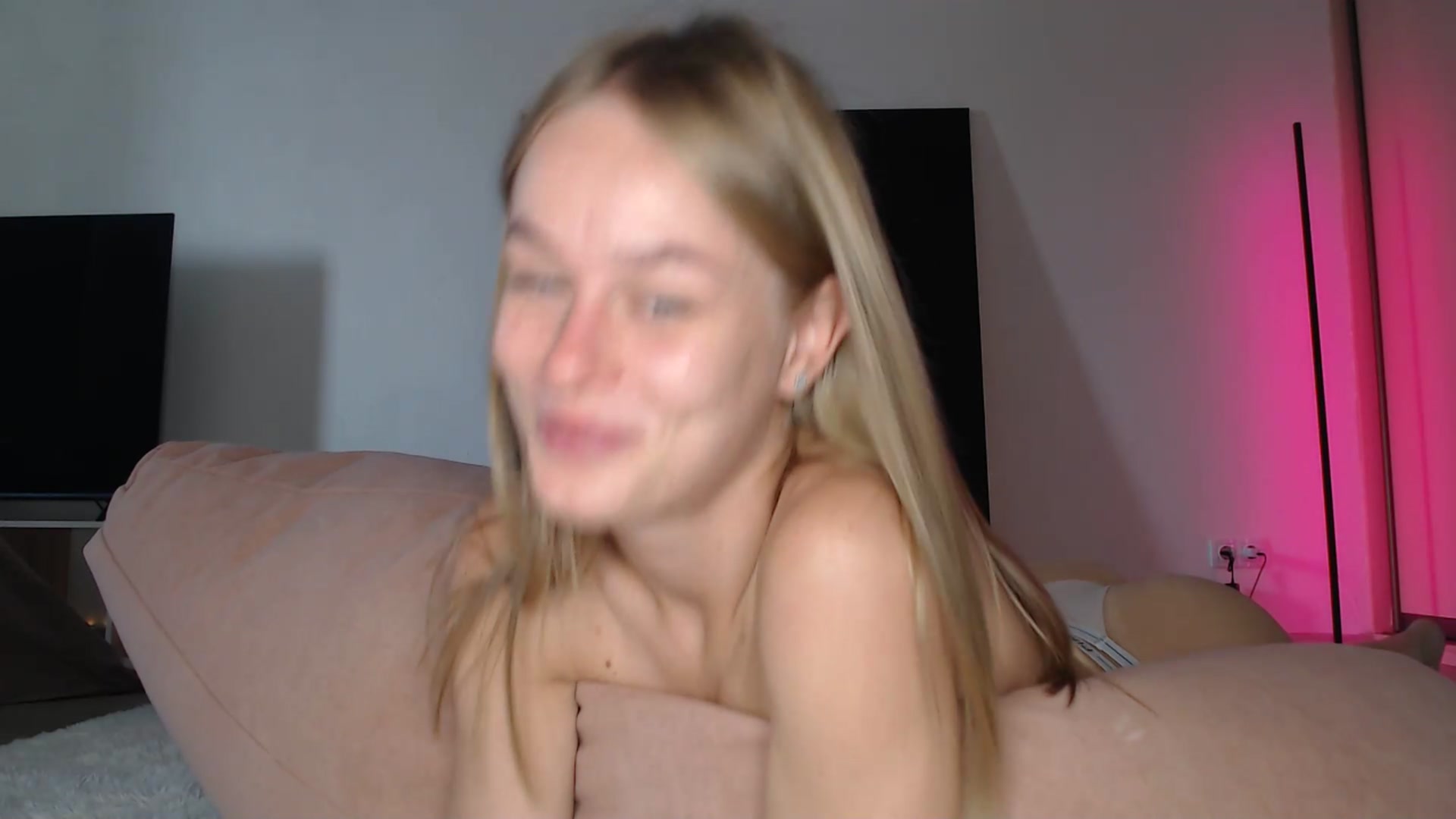 Gallery image thumbnail from Blondino4ka07's myfreecams stream on, 02/28/2025, 05:32 image 1 of 20