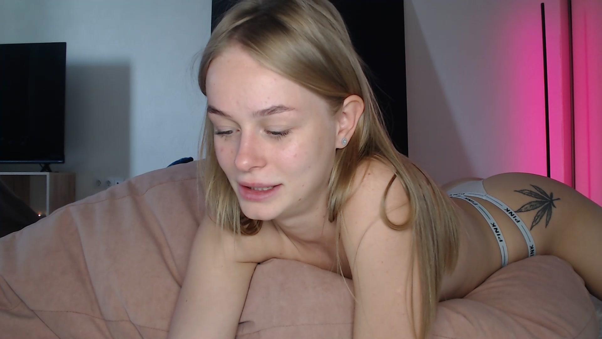 Gallery image thumbnail from Blondino4ka07's myfreecams stream on, 02/28/2025, 06:15 image 2 of 20