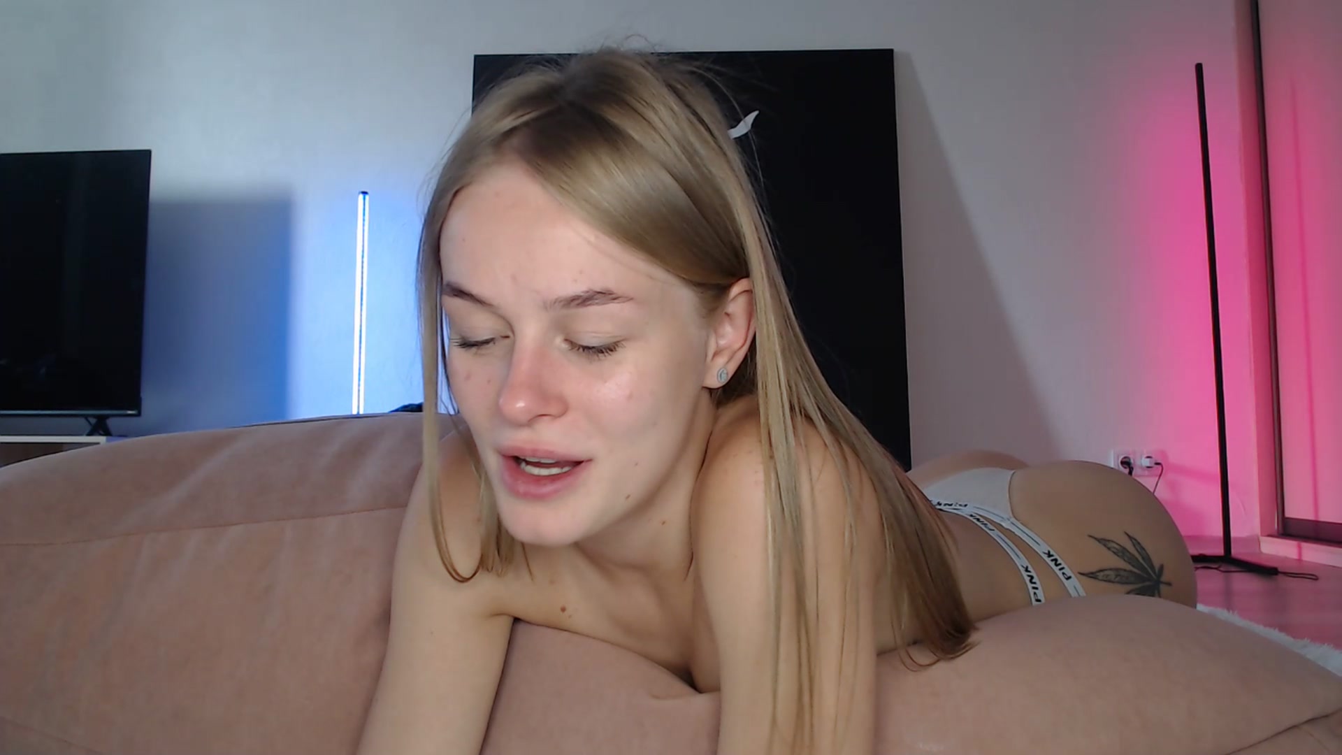 Gallery image thumbnail from Blondino4ka07's myfreecams stream on, 02/28/2025, 07:13 image 15 of 20