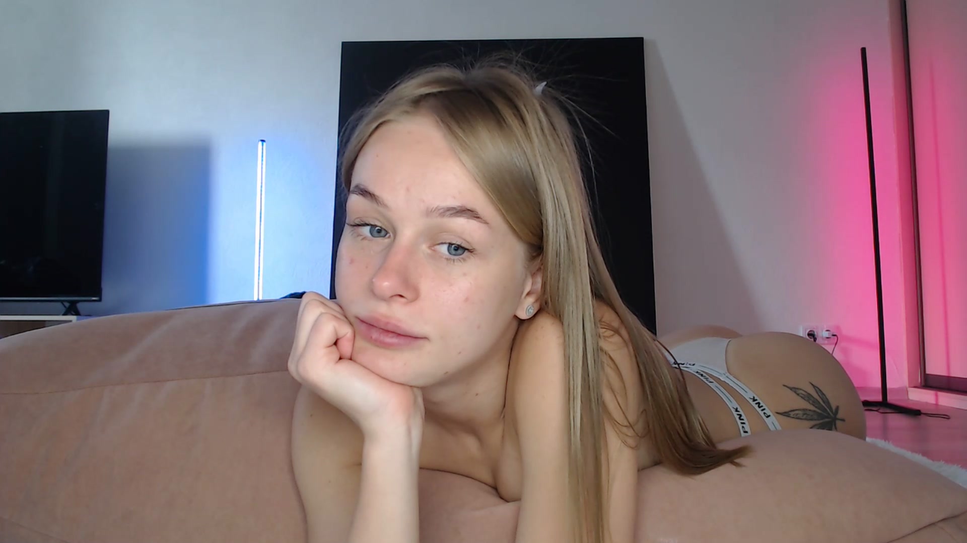 Gallery image thumbnail from Blondino4ka07's myfreecams stream on, 02/28/2025, 07:13 image 11 of 20
