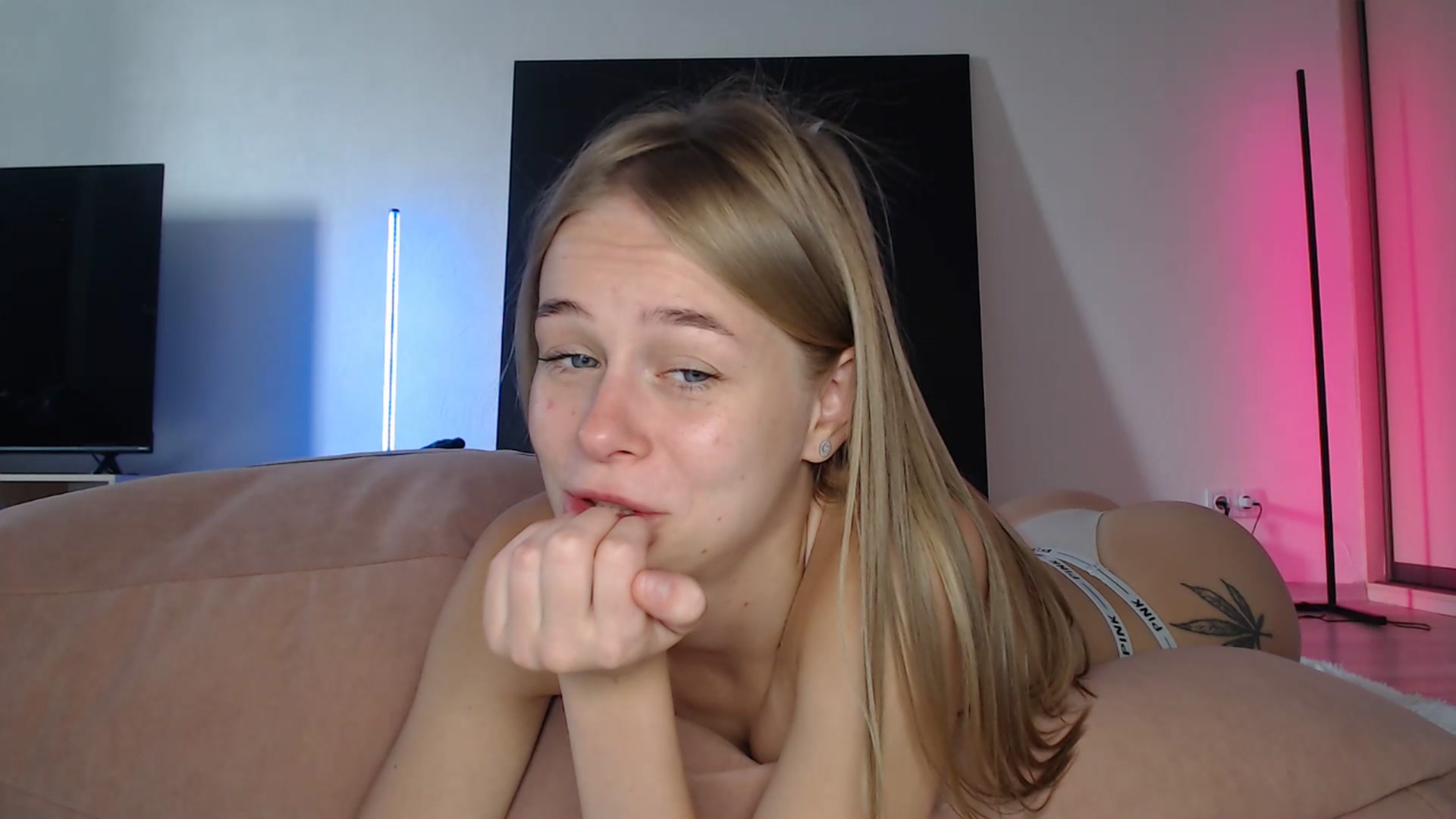 Gallery image thumbnail from Blondino4ka07's myfreecams stream on, 02/28/2025, 07:13 image 16 of 20