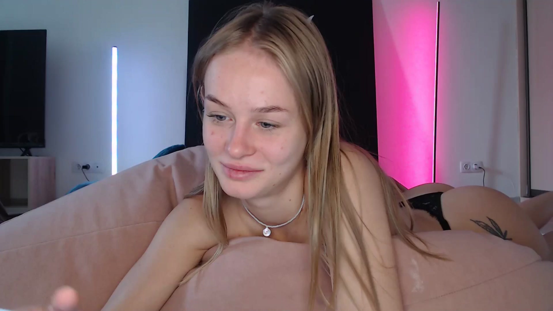 Gallery image thumbnail from Blondino4ka07's myfreecams stream on, 03/04/2025, 07:01 image 2 of 20