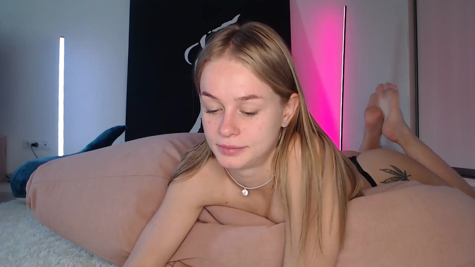 Gallery image thumbnail from Blondino4ka07's myfreecams stream on, 03/04/2025, 08:13 image 3 of 20