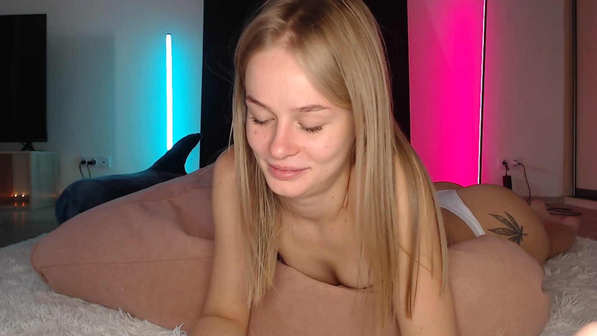 Gallery image thumbnail from Blondino4ka07's myfreecams stream on, 03/05/2025, 06:42 image 11 of 20
