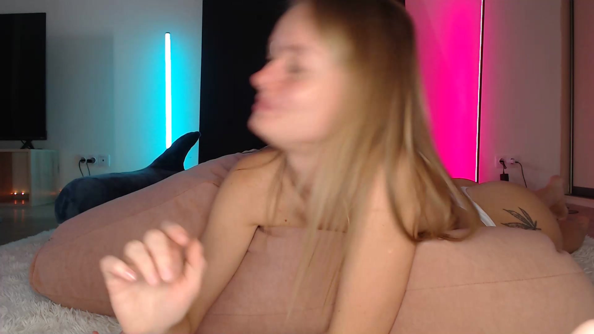Gallery image thumbnail from Blondino4ka07's myfreecams stream on, 03/05/2025, 06:42 image 4 of 20