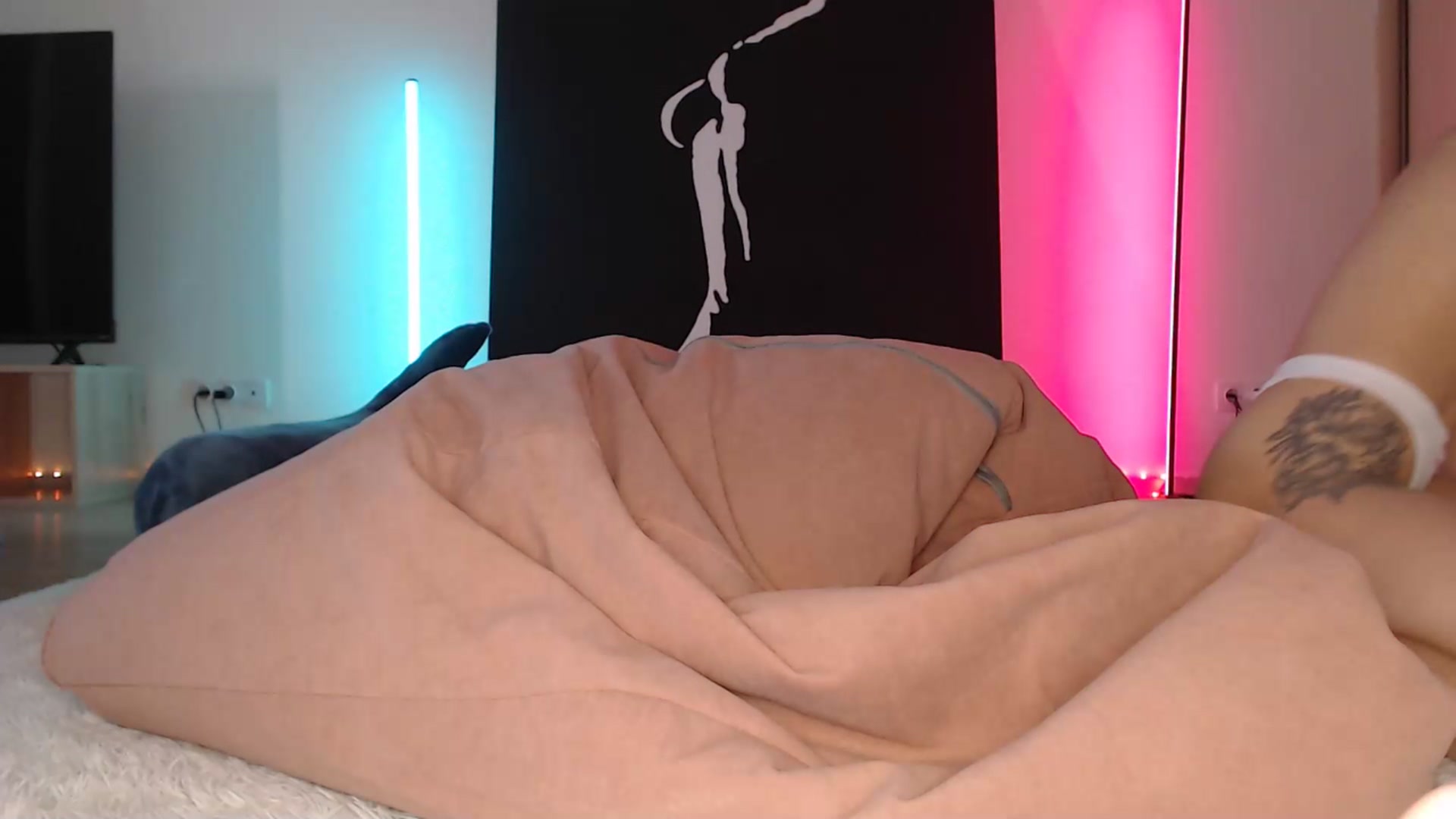 Gallery image thumbnail from Blondino4ka07's myfreecams stream on, 03/05/2025, 07:02 image 12 of 20