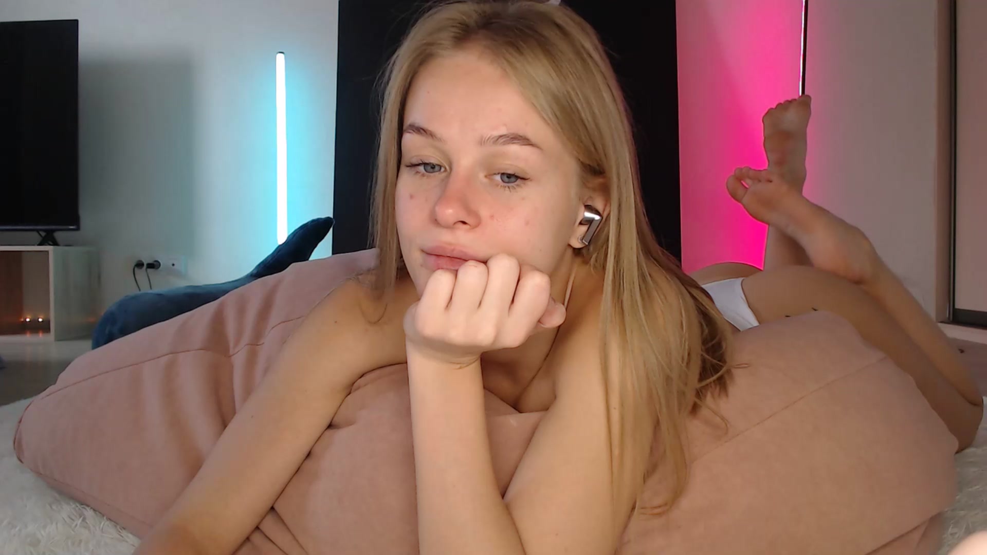 Gallery image thumbnail from Blondino4ka07's myfreecams stream on, 03/05/2025, 07:02 image 19 of 20