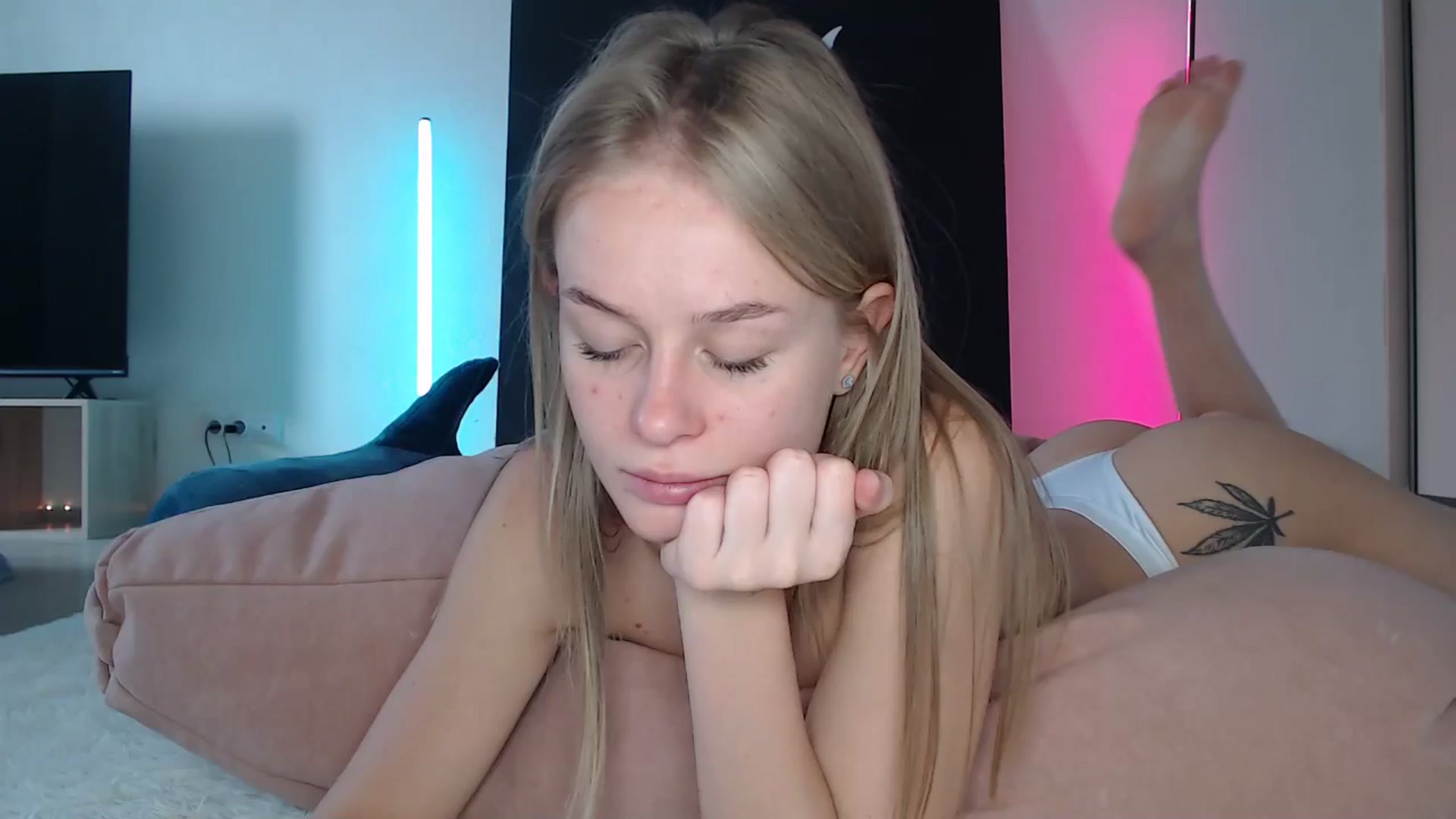 Gallery image thumbnail from Blondino4ka07's myfreecams stream on, 03/05/2025, 08:07 image 8 of 20