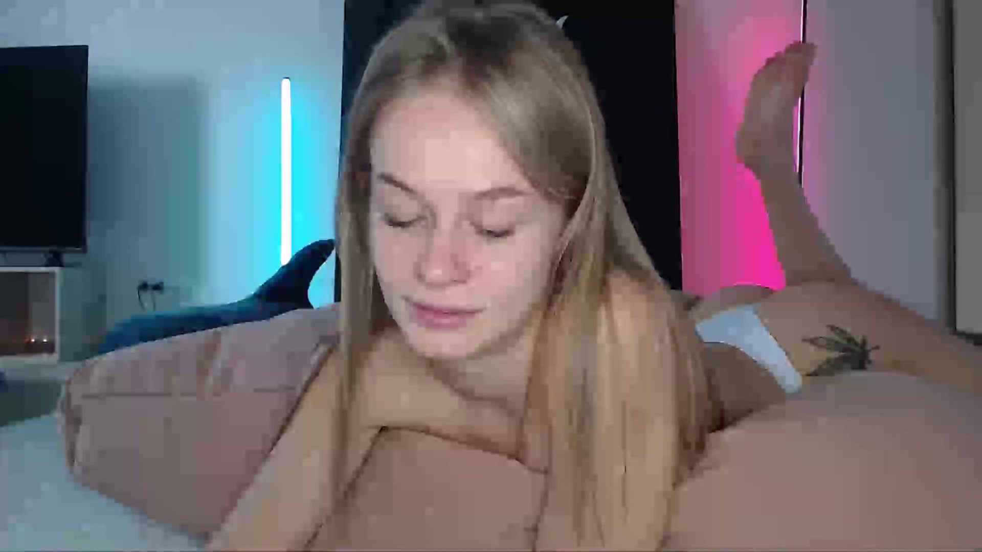 Gallery image thumbnail from Blondino4ka07's myfreecams stream on, 03/05/2025, 08:07 image 14 of 20