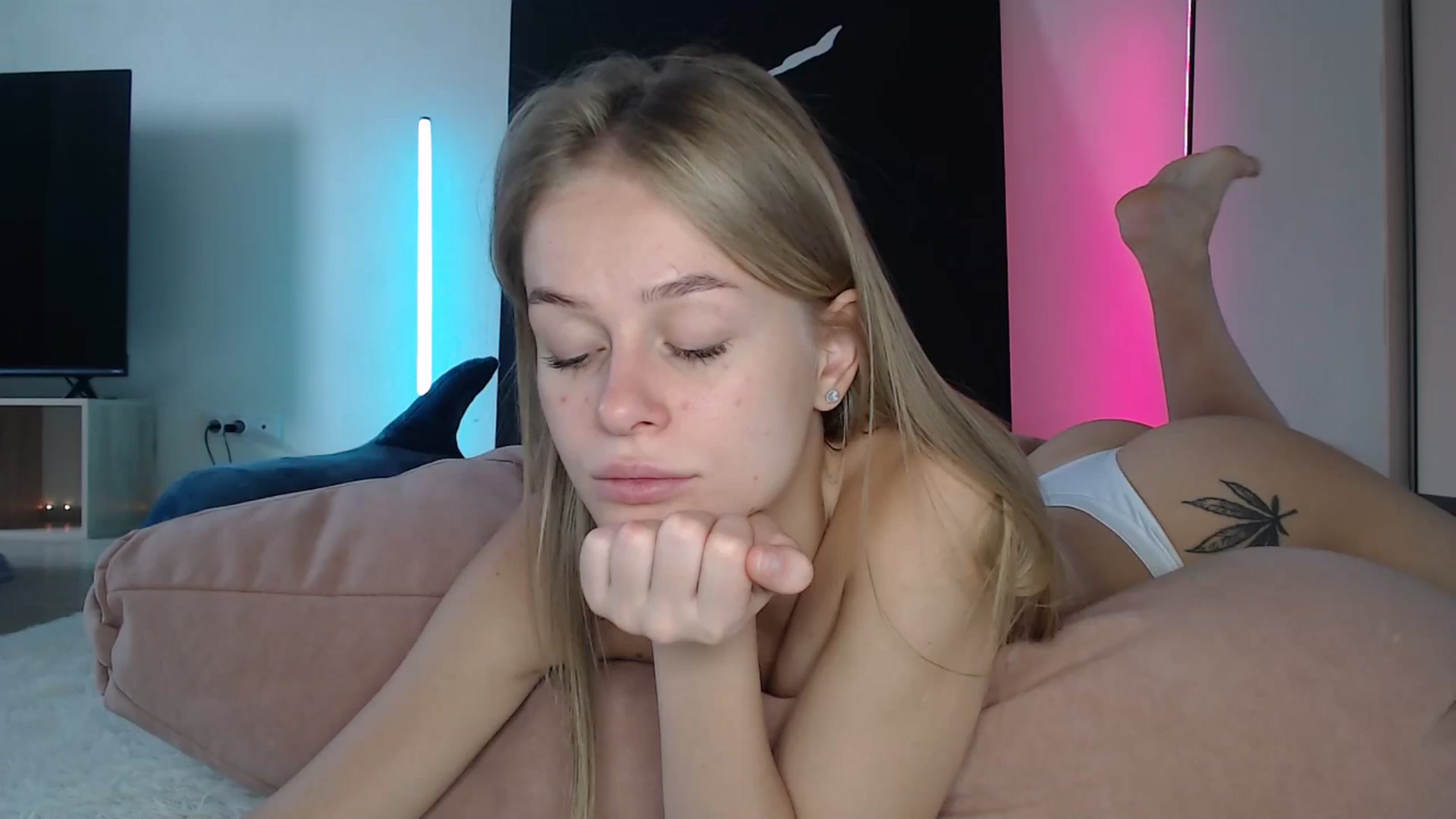 Gallery image thumbnail from Blondino4ka07's myfreecams stream on, 03/05/2025, 08:07 image 12 of 20