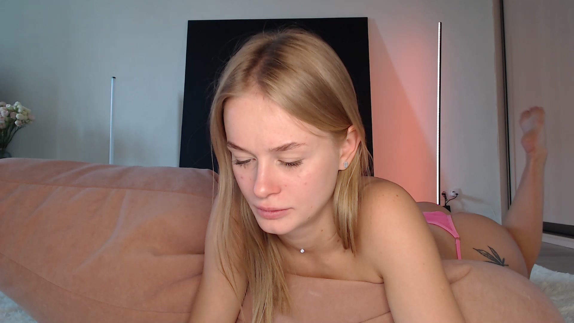 Gallery image thumbnail from Blondino4ka07's myfreecams stream on, 03/10/2025, 08:33 image 8 of 20