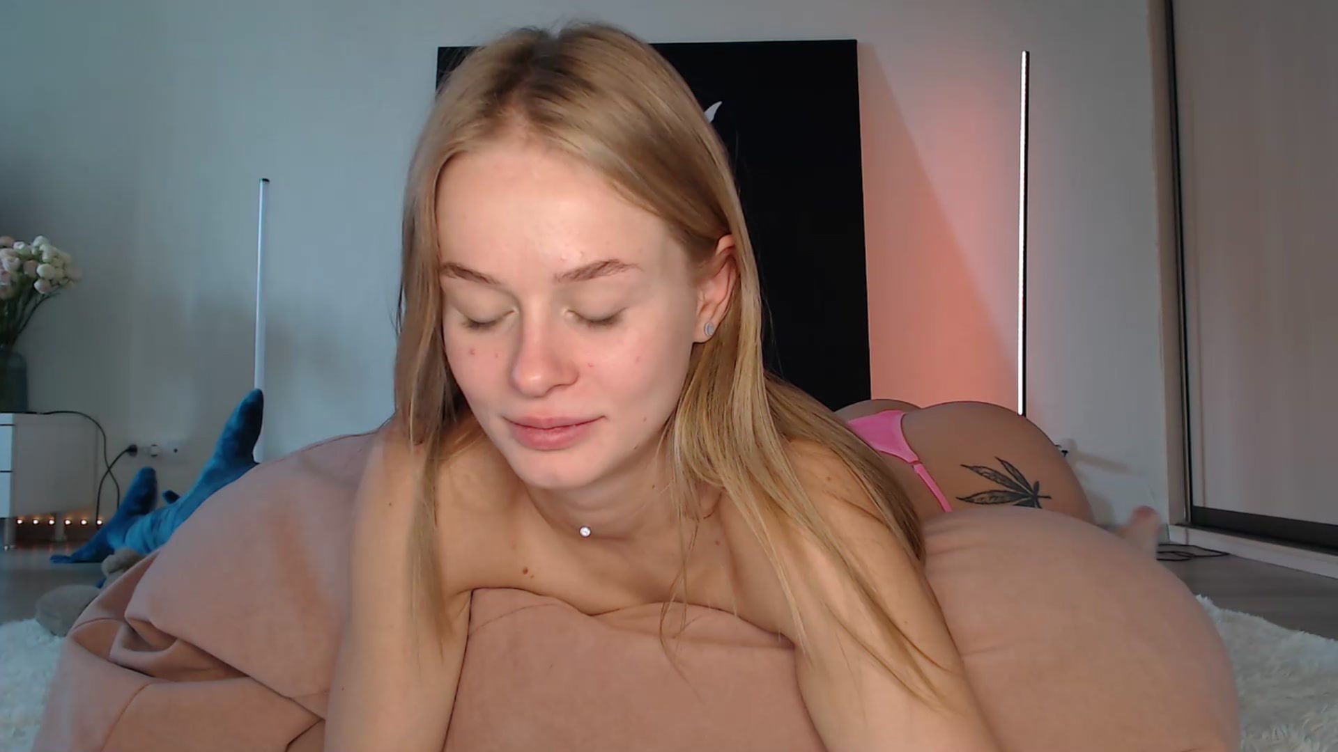 Gallery image thumbnail from Blondino4ka07's myfreecams stream on, 03/10/2025, 08:33 image 13 of 20
