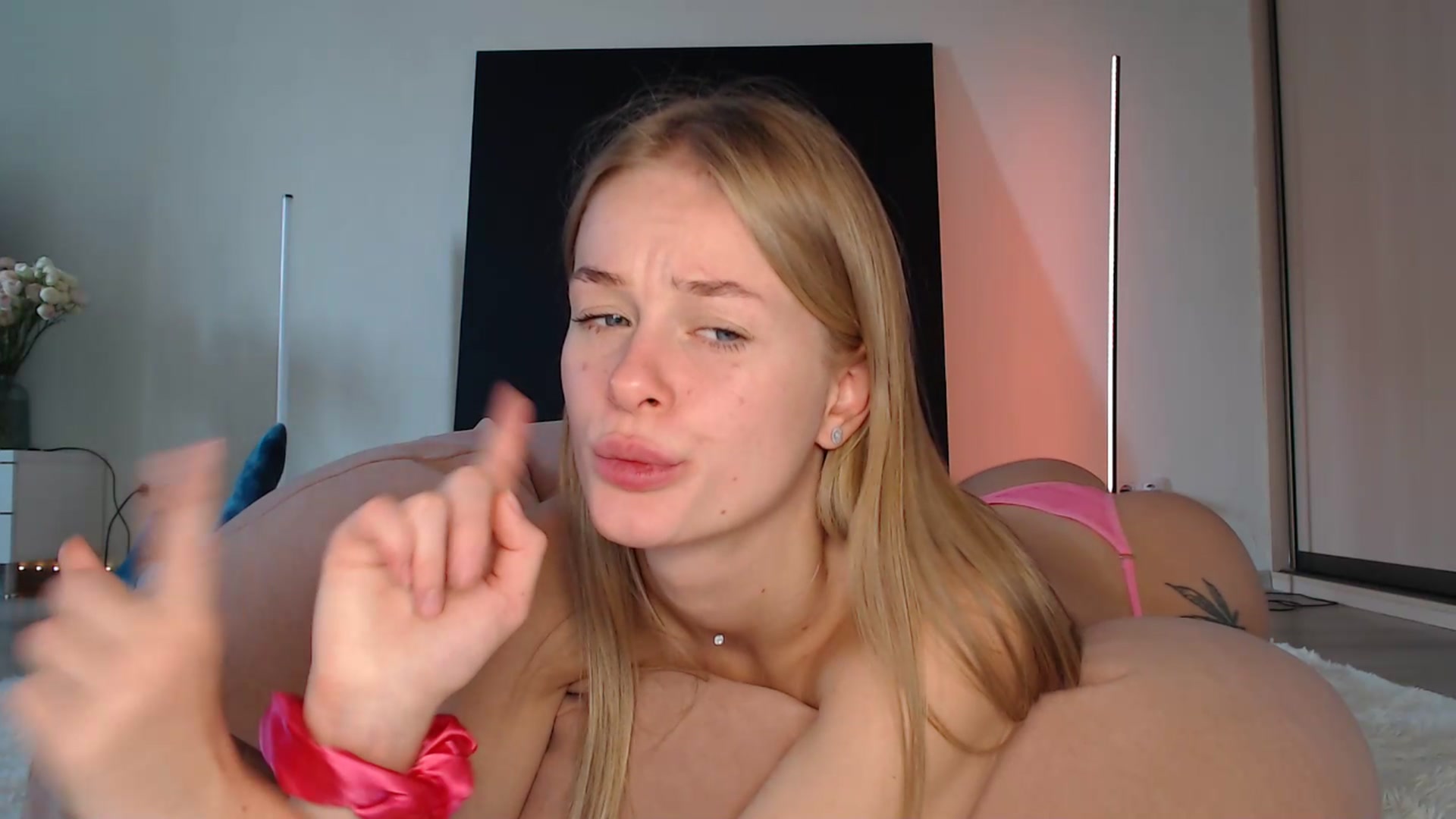 Gallery image thumbnail from Blondino4ka07's myfreecams stream on, 03/10/2025, 08:33 image 18 of 20