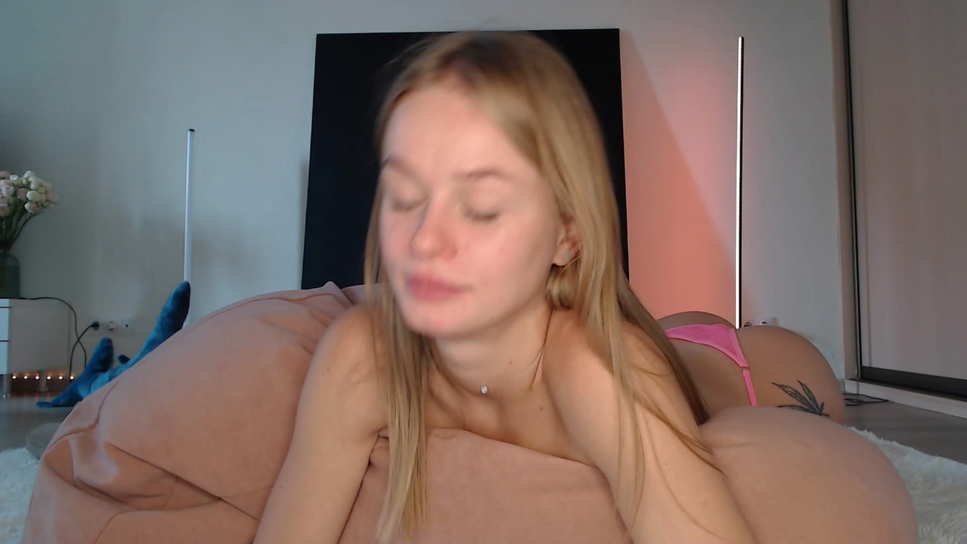 Gallery image thumbnail from Blondino4ka07's myfreecams stream on, 03/10/2025, 08:33 image 16 of 20