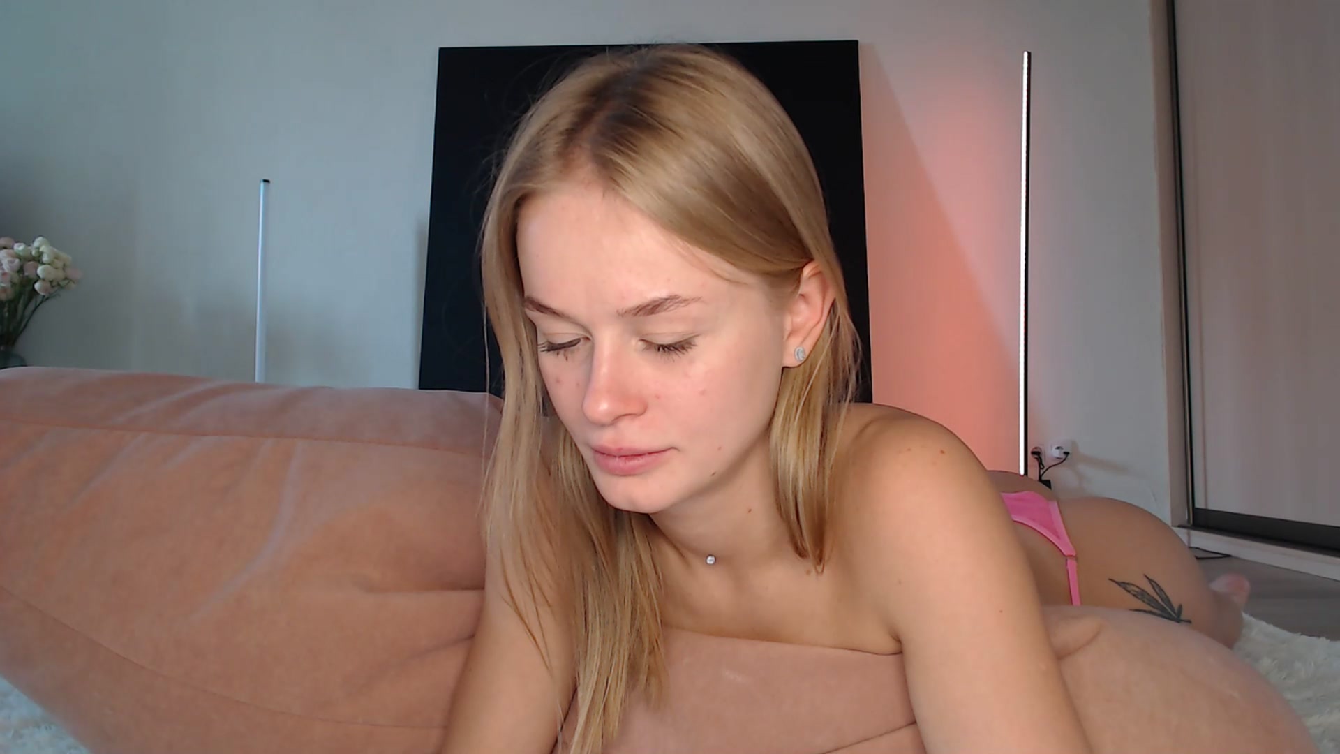Gallery image thumbnail from Blondino4ka07's myfreecams stream on, 03/10/2025, 08:33 image 7 of 20