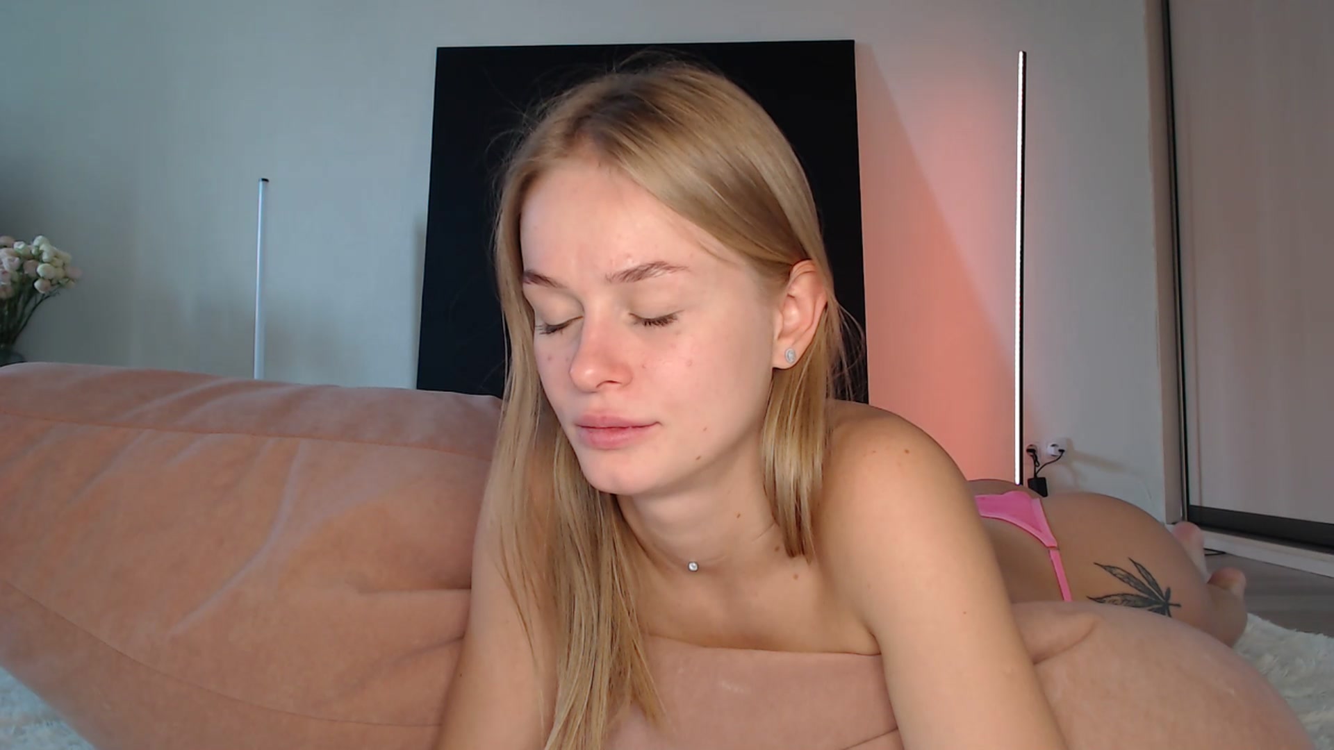 Gallery image thumbnail from Blondino4ka07's myfreecams stream on, 03/10/2025, 08:33 image 5 of 20