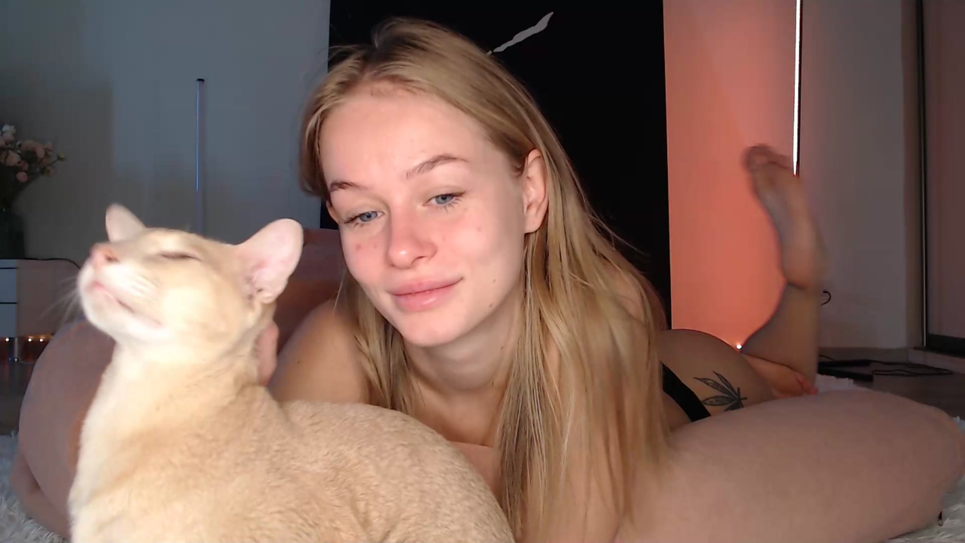 Gallery image thumbnail from Blondino4ka07's myfreecams stream on, 03/12/2025, 05:35 image 10 of 20
