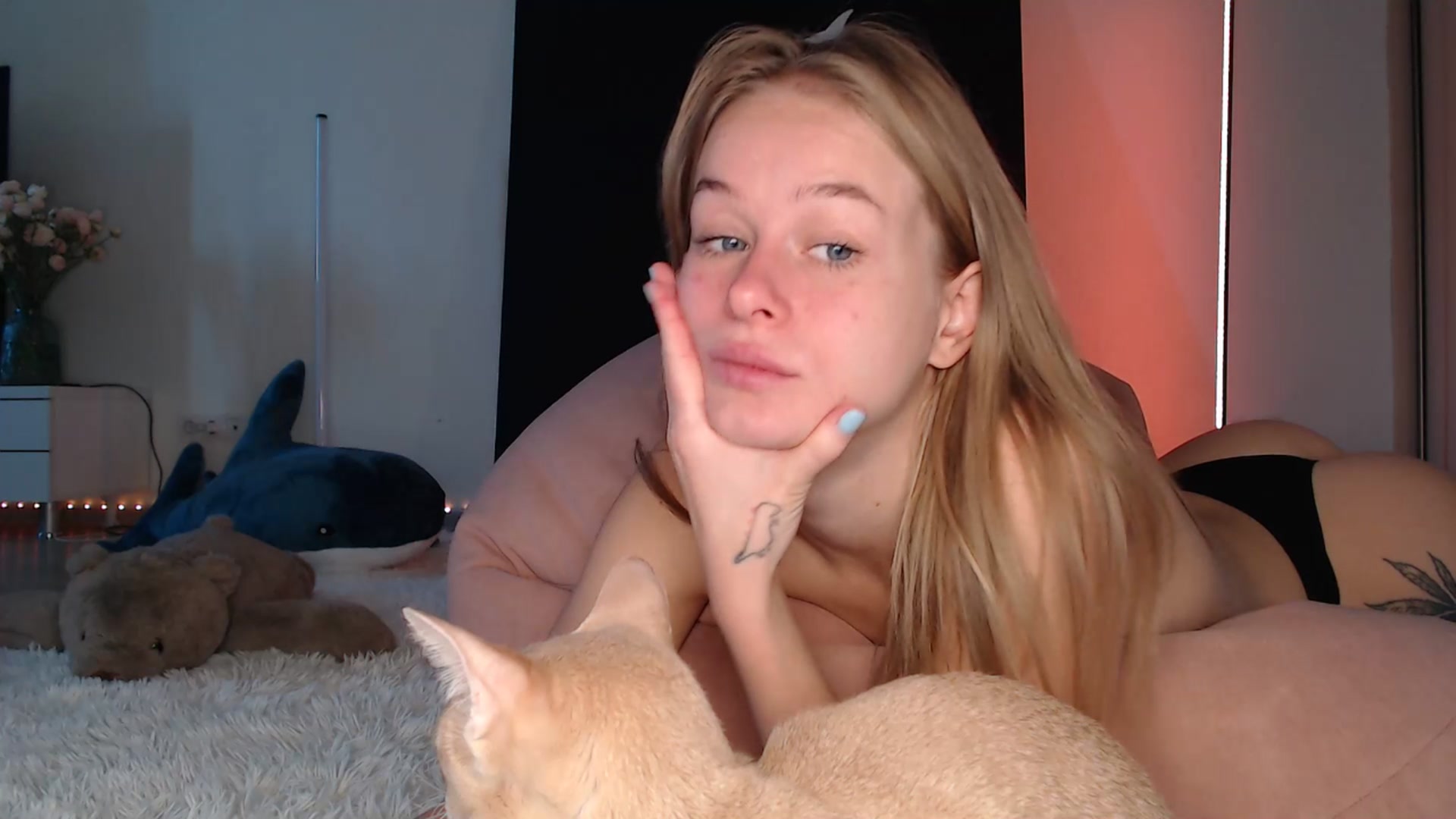 Gallery image thumbnail from Blondino4ka07's myfreecams stream on, 03/12/2025, 06:23 image 16 of 20