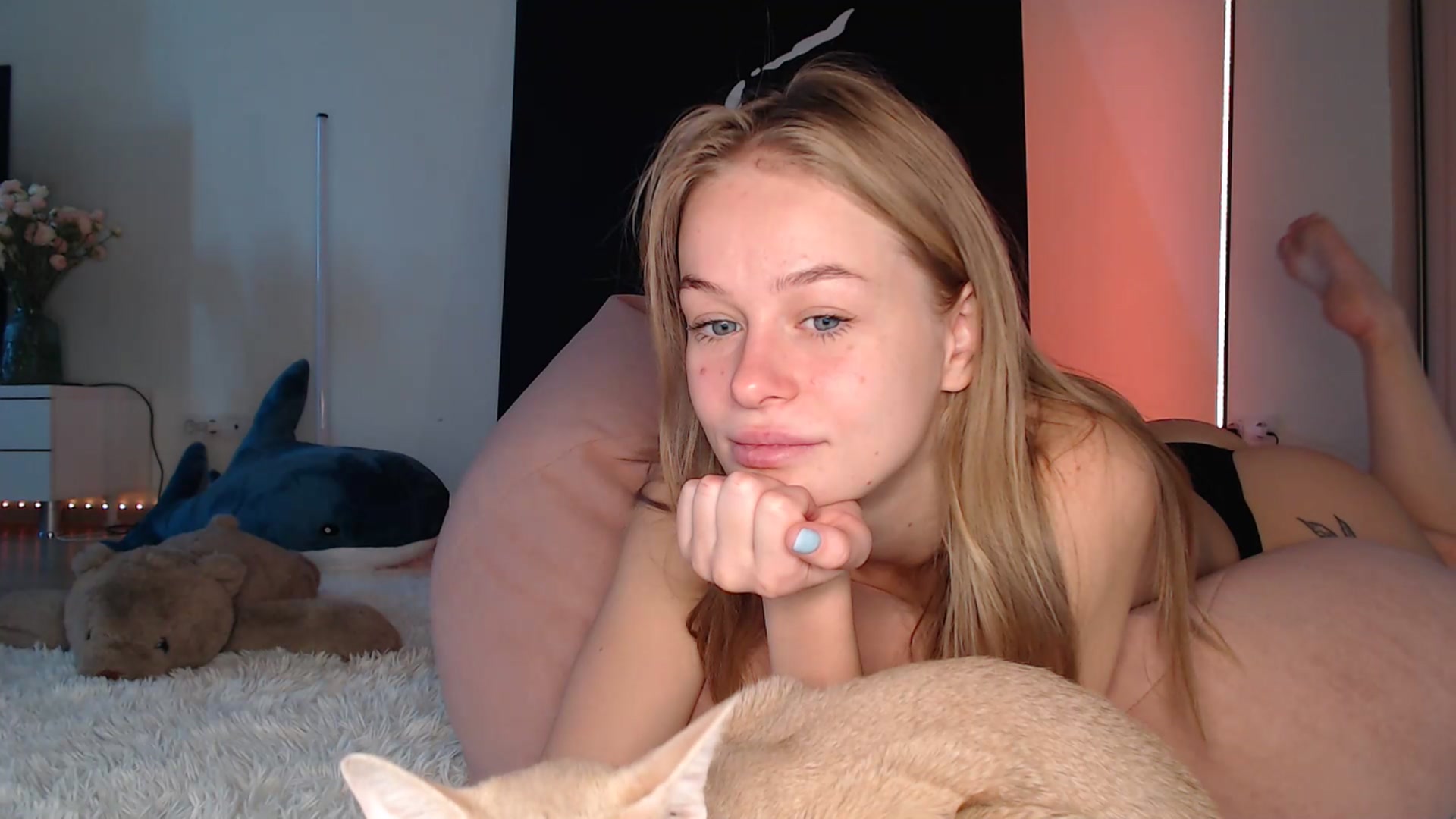 Gallery image thumbnail from Blondino4ka07's myfreecams stream on, 03/12/2025, 06:23 image 14 of 20